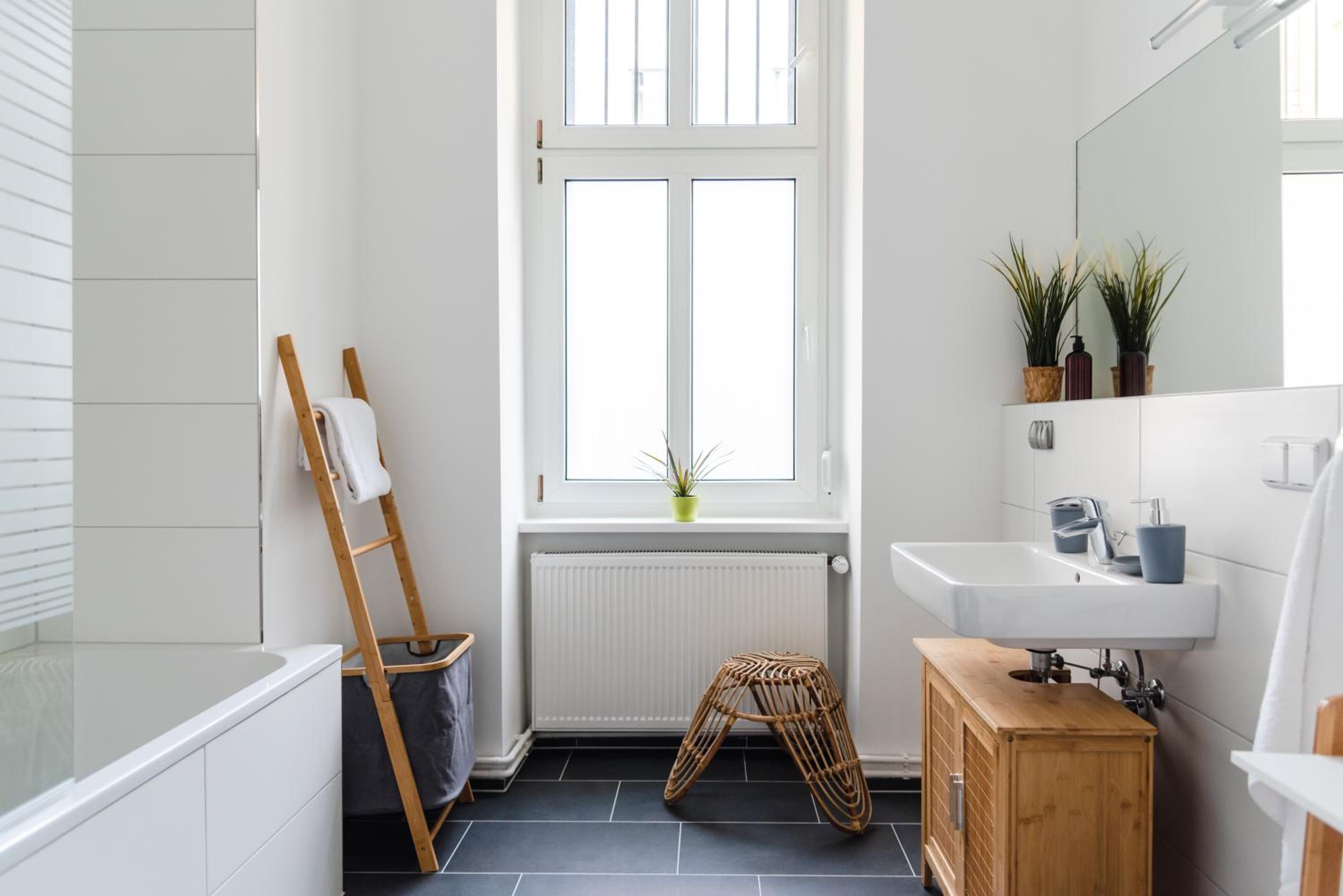 165m2 Downtown Family Suite 5BR, 3Bath, kids room, 11min Alexanderplatz