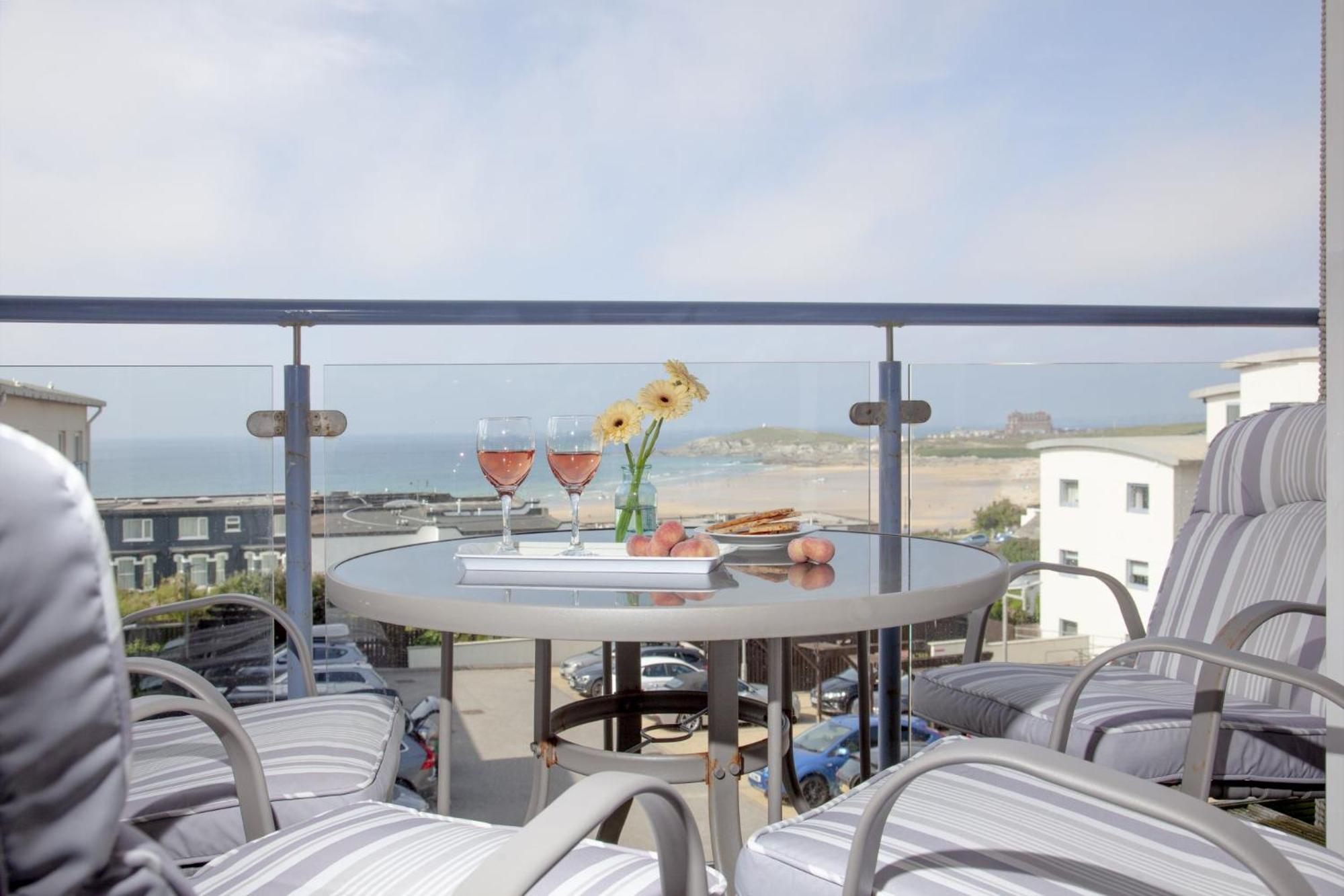 Fistral View, Pentire - Parking, Sea view, free Wifi view 3
