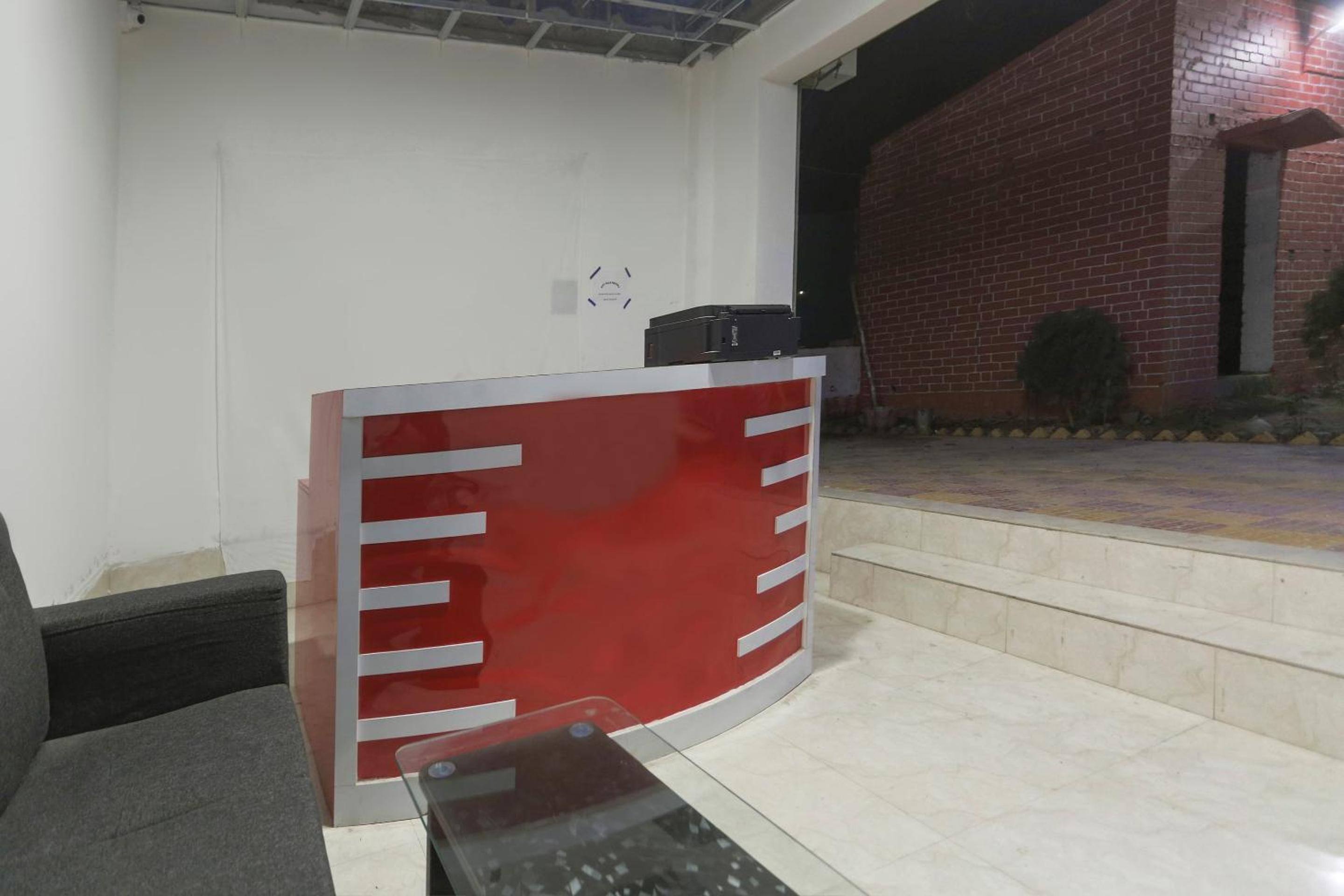 Lobby & Reception
