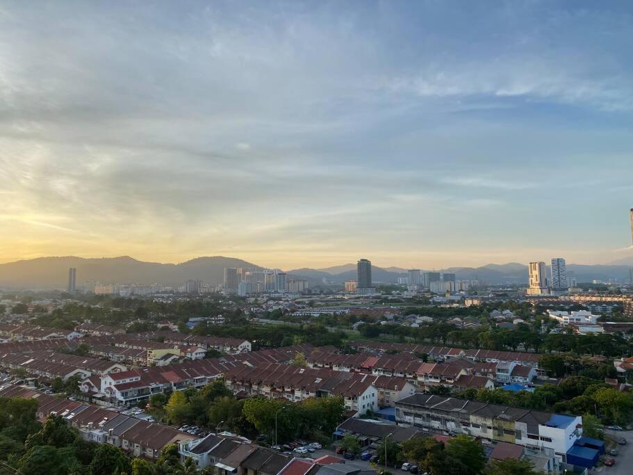 Cozy Family Suite Kepong DesaPark MontKiara Publika Mitec