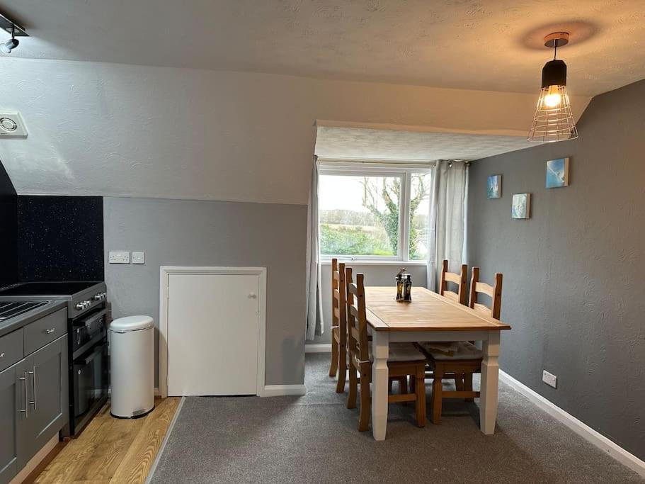 Faldouet 3 bed flat in Rock view 4