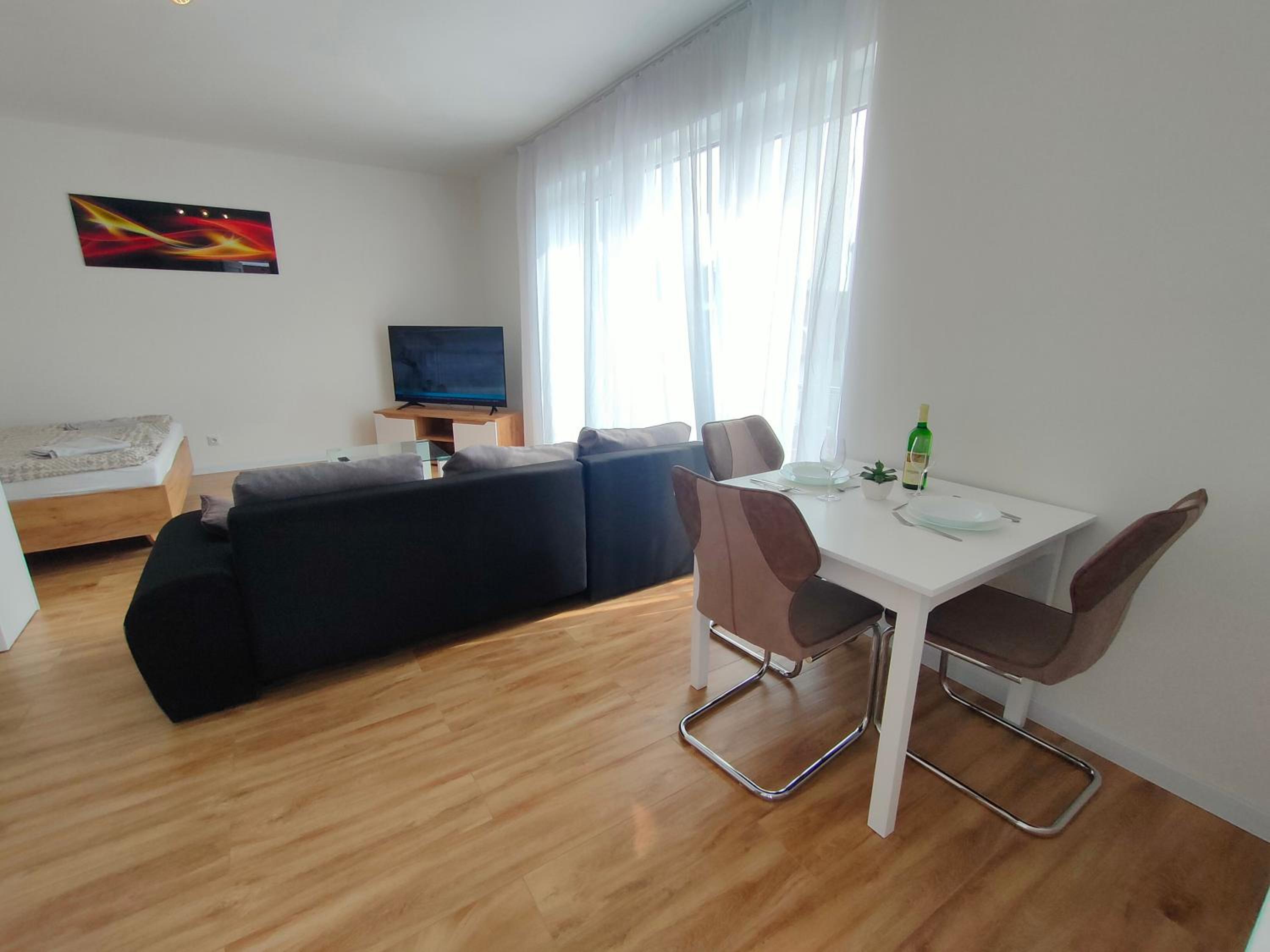 Prémiový apartmán pod lesom s parkovaním v garáži a bezplatným nabíjaním elektromobilov view 4