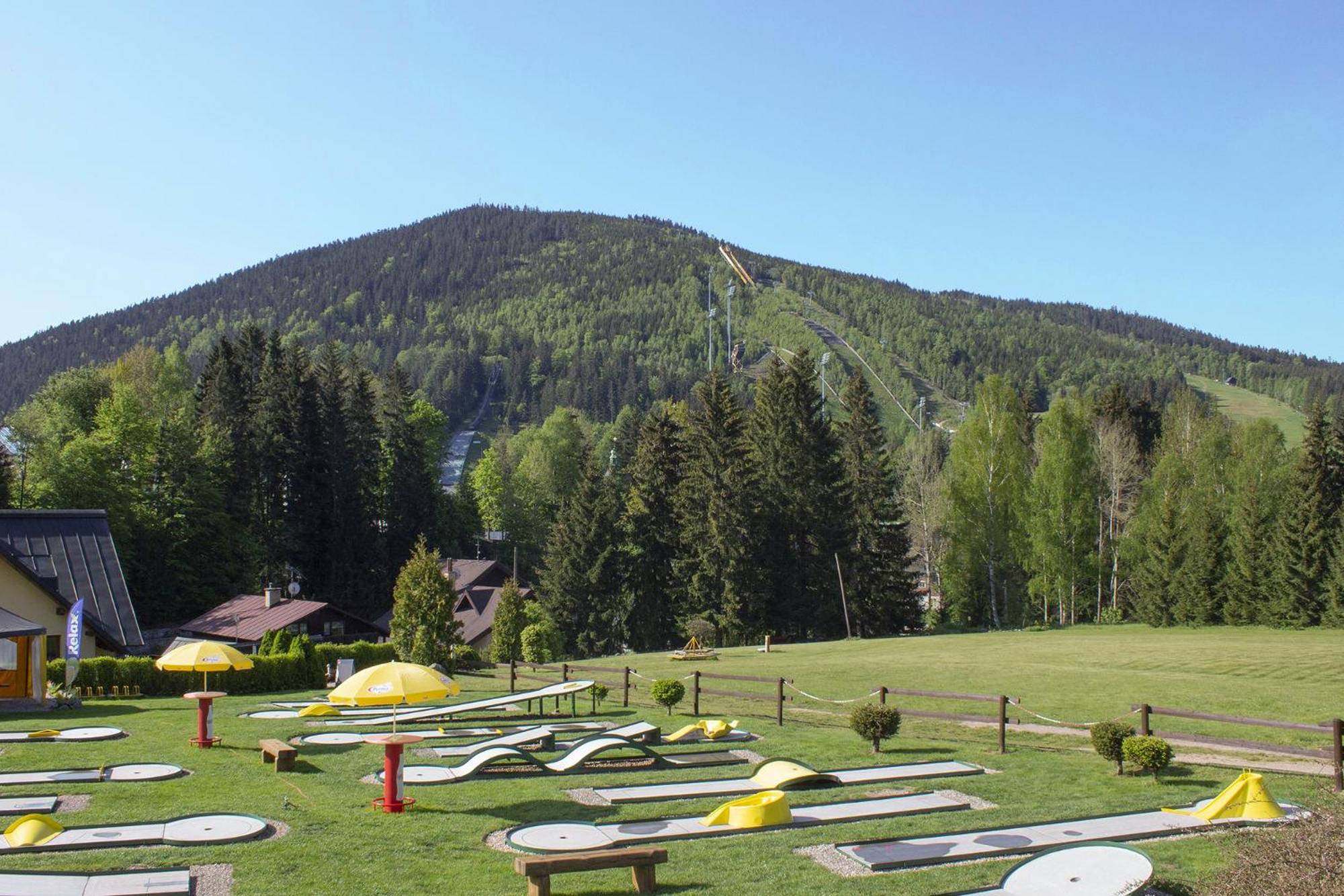 ENJOYHARRACHOV - Atraktivní slunný klimatizovaný apartmán 14 v centru se saunou, parkováním, Wifi-WLAN, SAT, herní konzolí, PC s win 10, Netflix zdarma a m