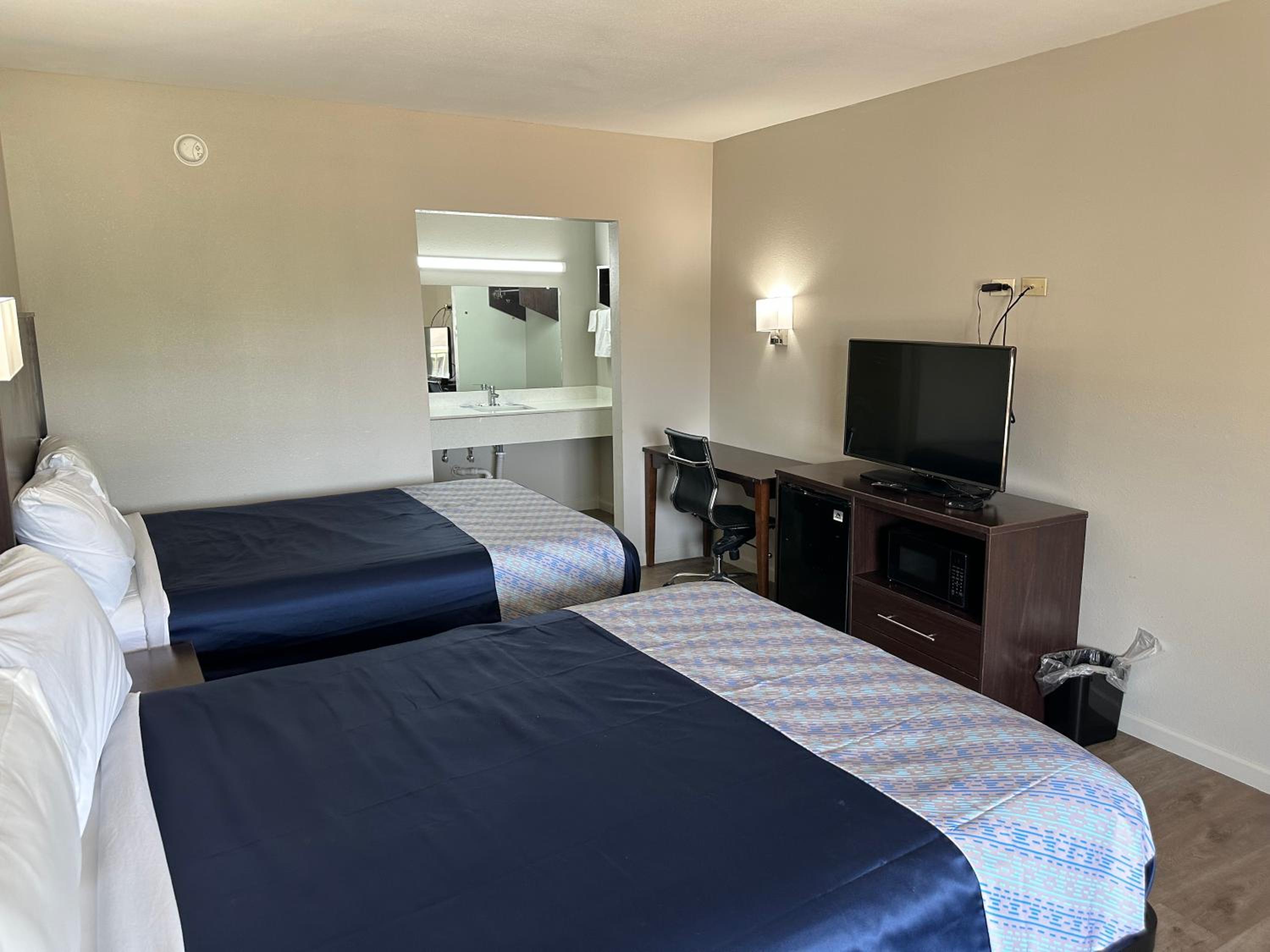 Oakwood Inn view 3