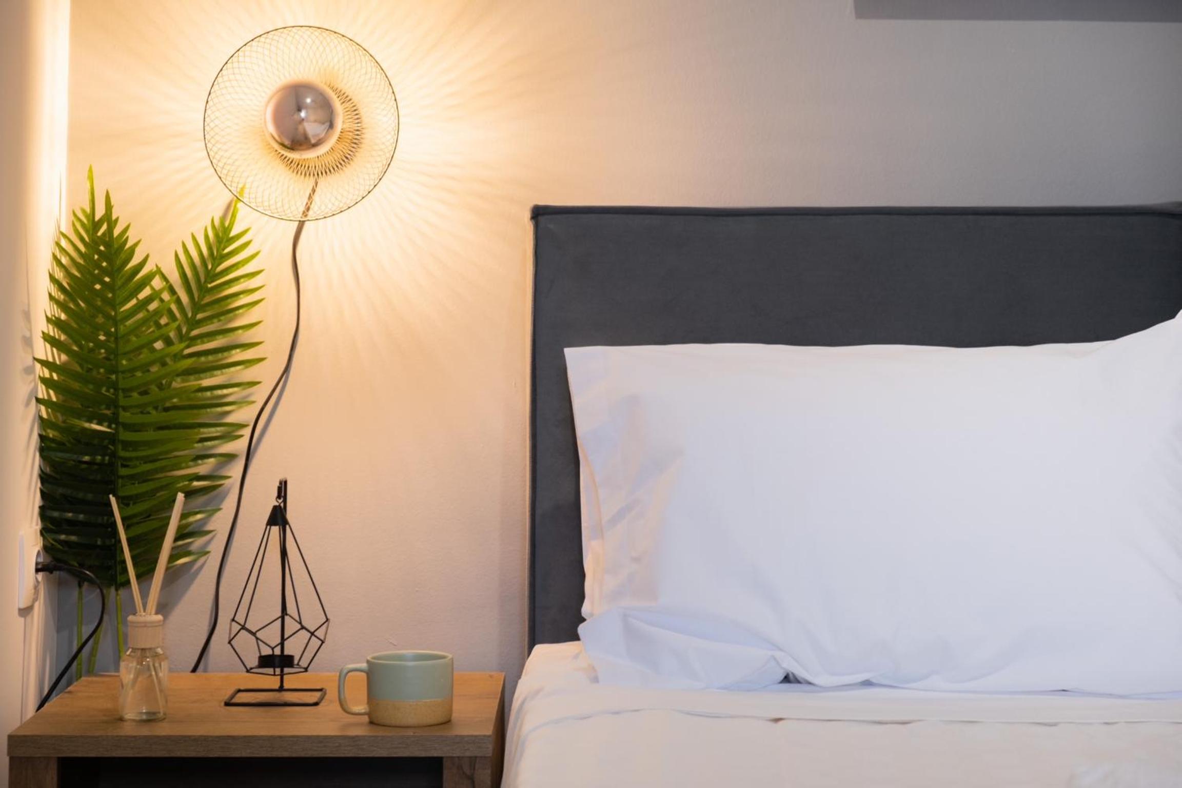 Mella Roa - Teal studio photo 2