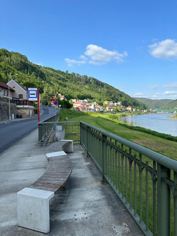 U Bocmana s výhledem na zámek a Labe