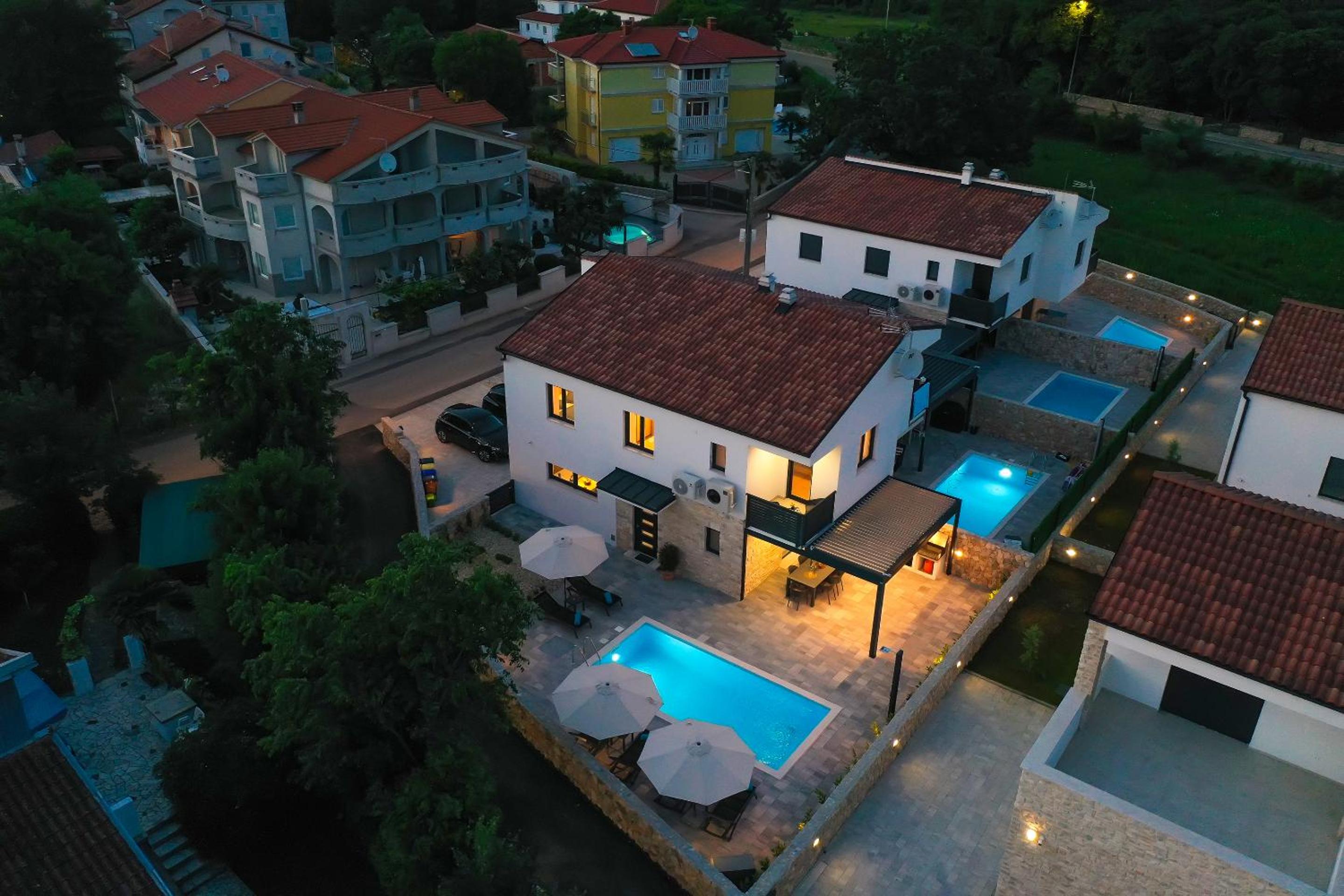 Hotel Villa Kaoru brand new Villa with a heated swimming pool - Image 1