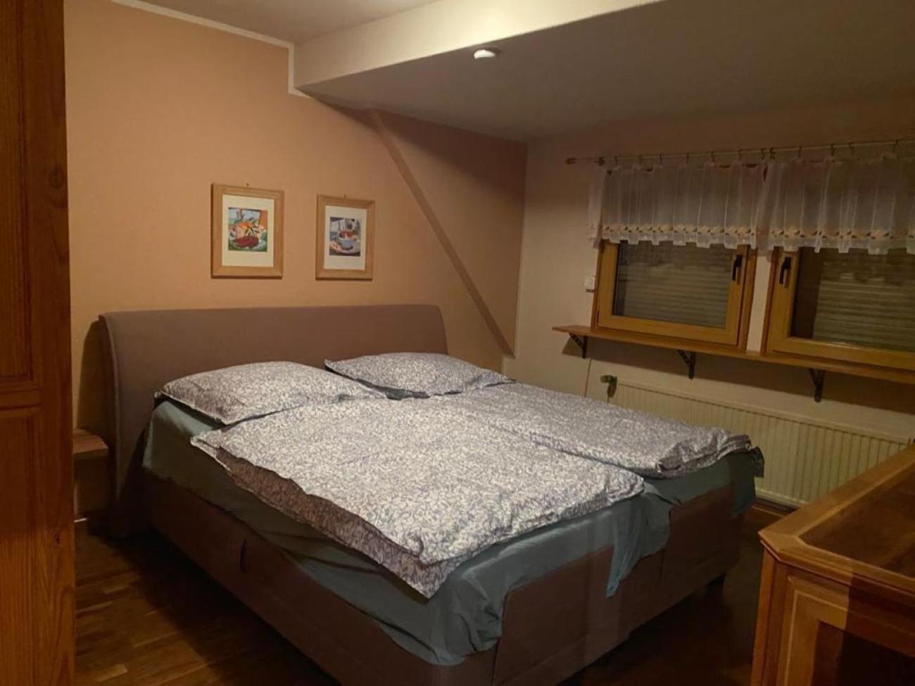 Cozy villa with garden, balcony and parking area in Düsseldorf