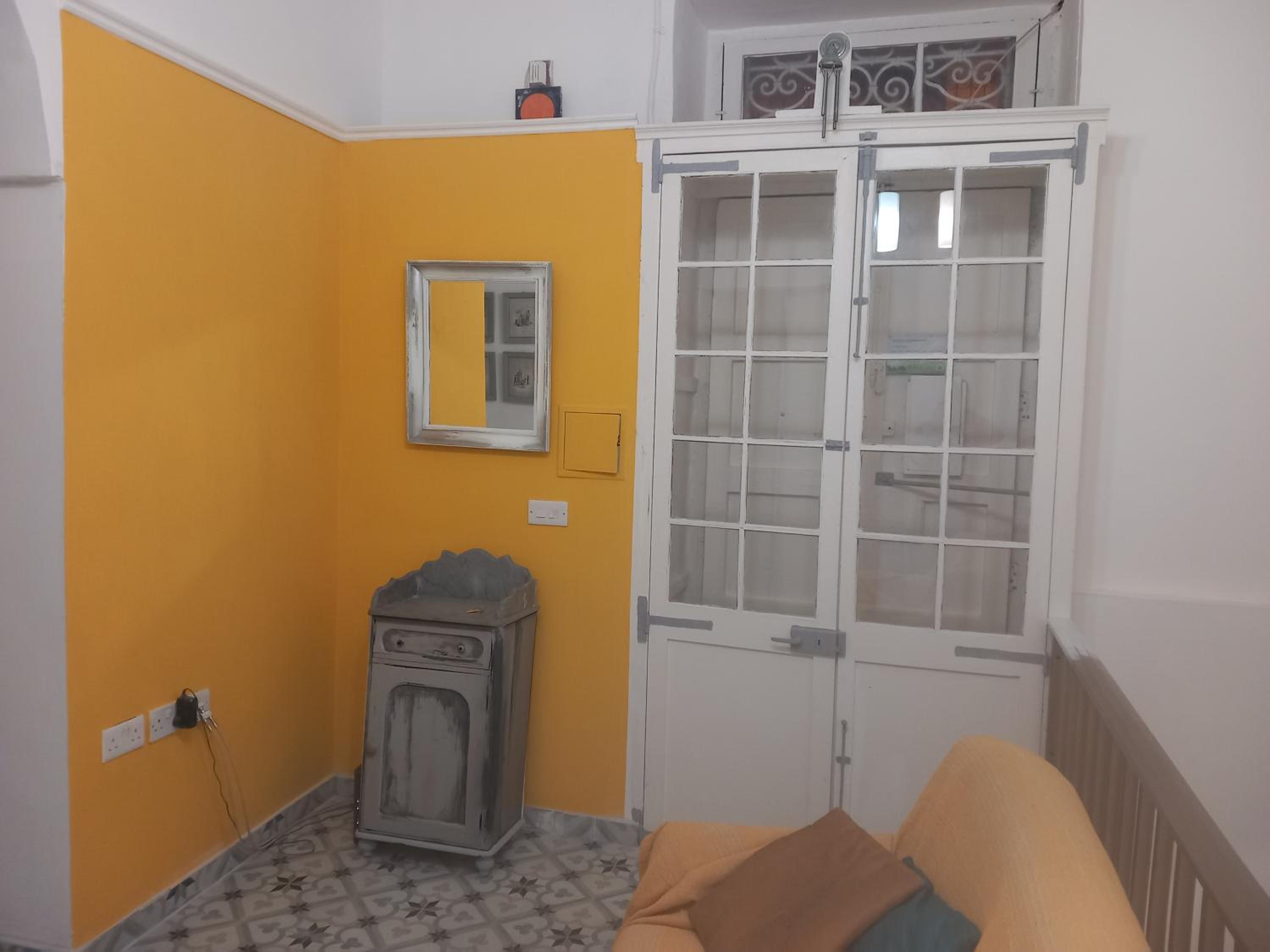 Door Nine -Townhouse with harbour views