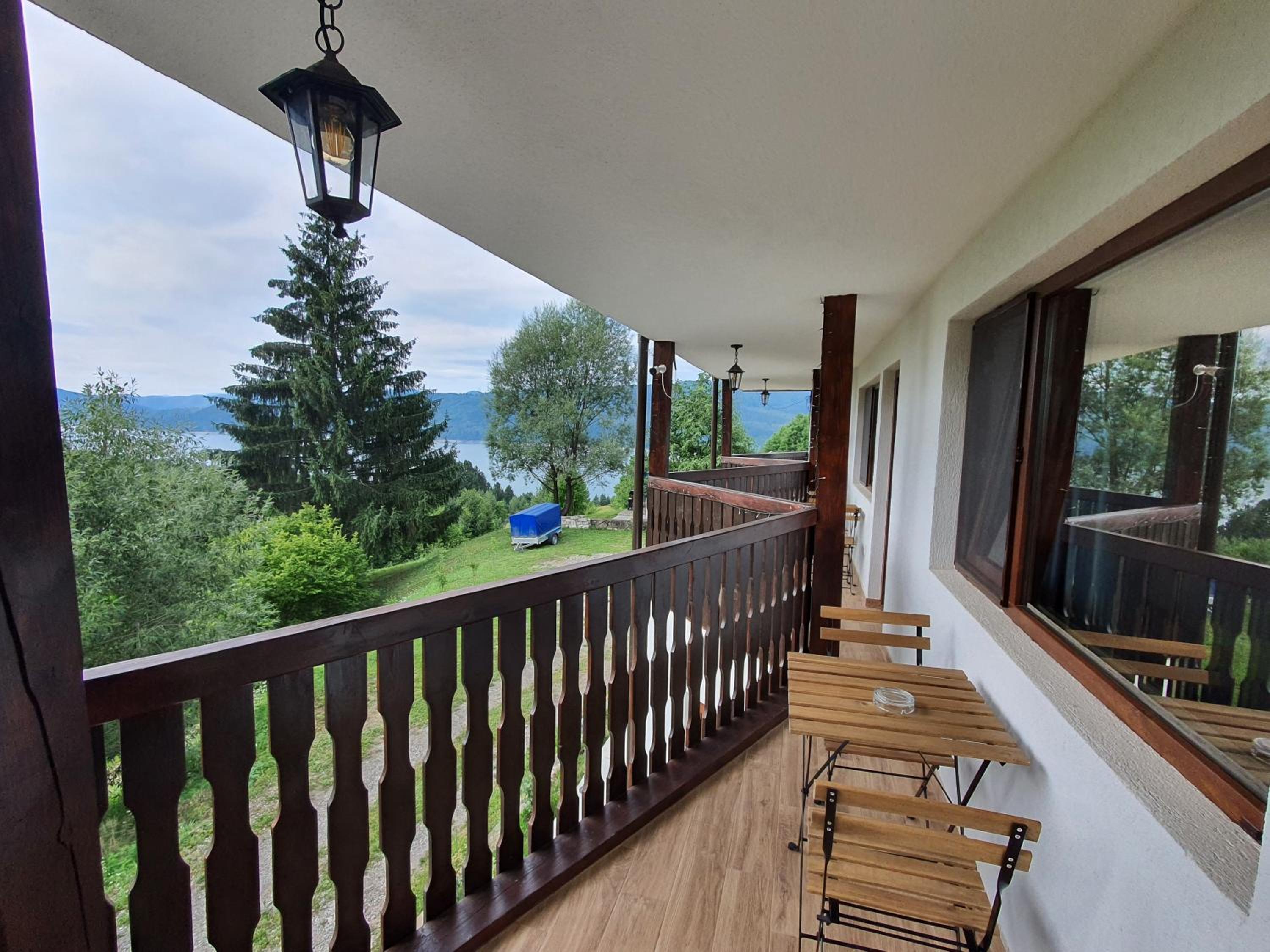 Pensiunea Sara pe deal view 4