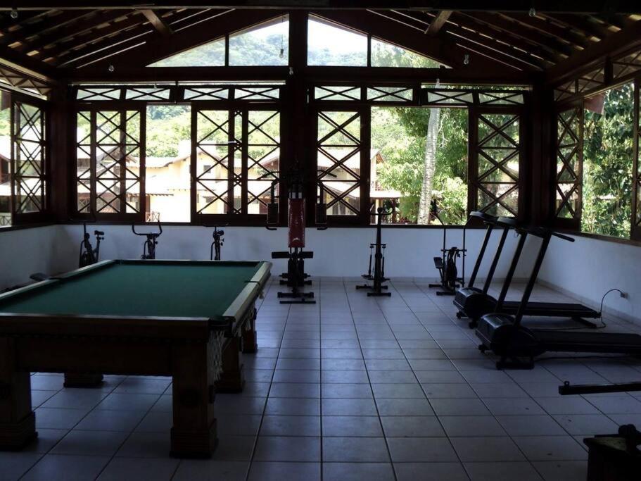 Casa R1 em condomínio fechado frente a praia Maresias