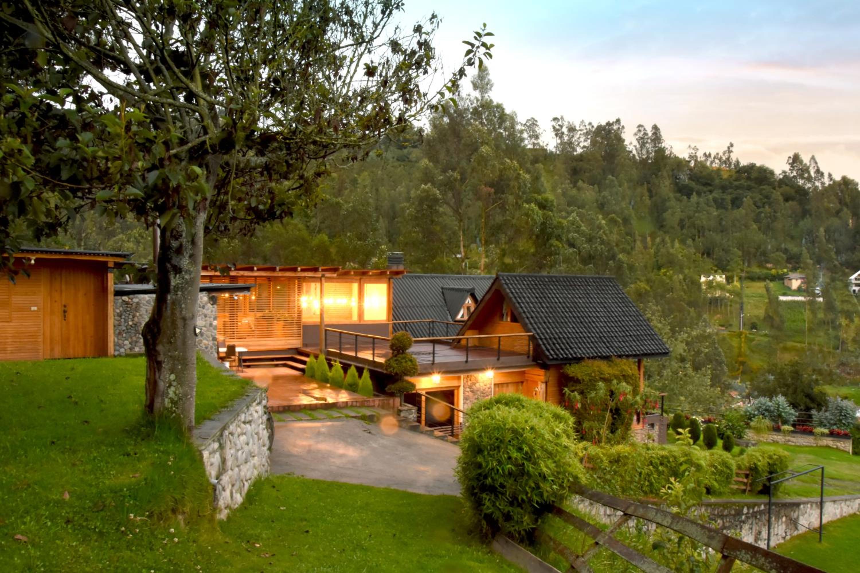 Vacaciones en Cuenca, quédate en Picota Cucho una encantadora quinta VIP con jacuzzi, turco, zona BBQ a 10km del centro de la ciudad - 20 huéspedes - 3 hab view 4