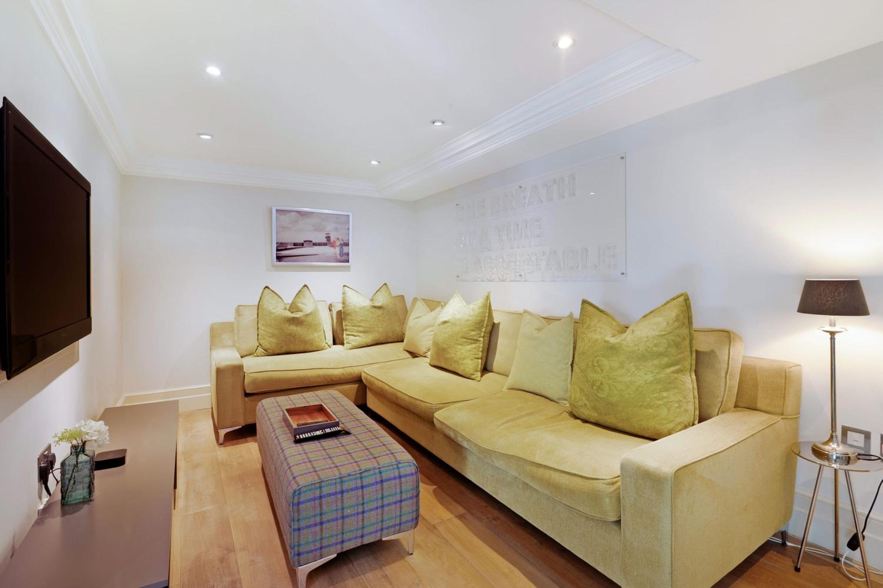 The Artists Hideaway-2 bed mezzanine in Paddington