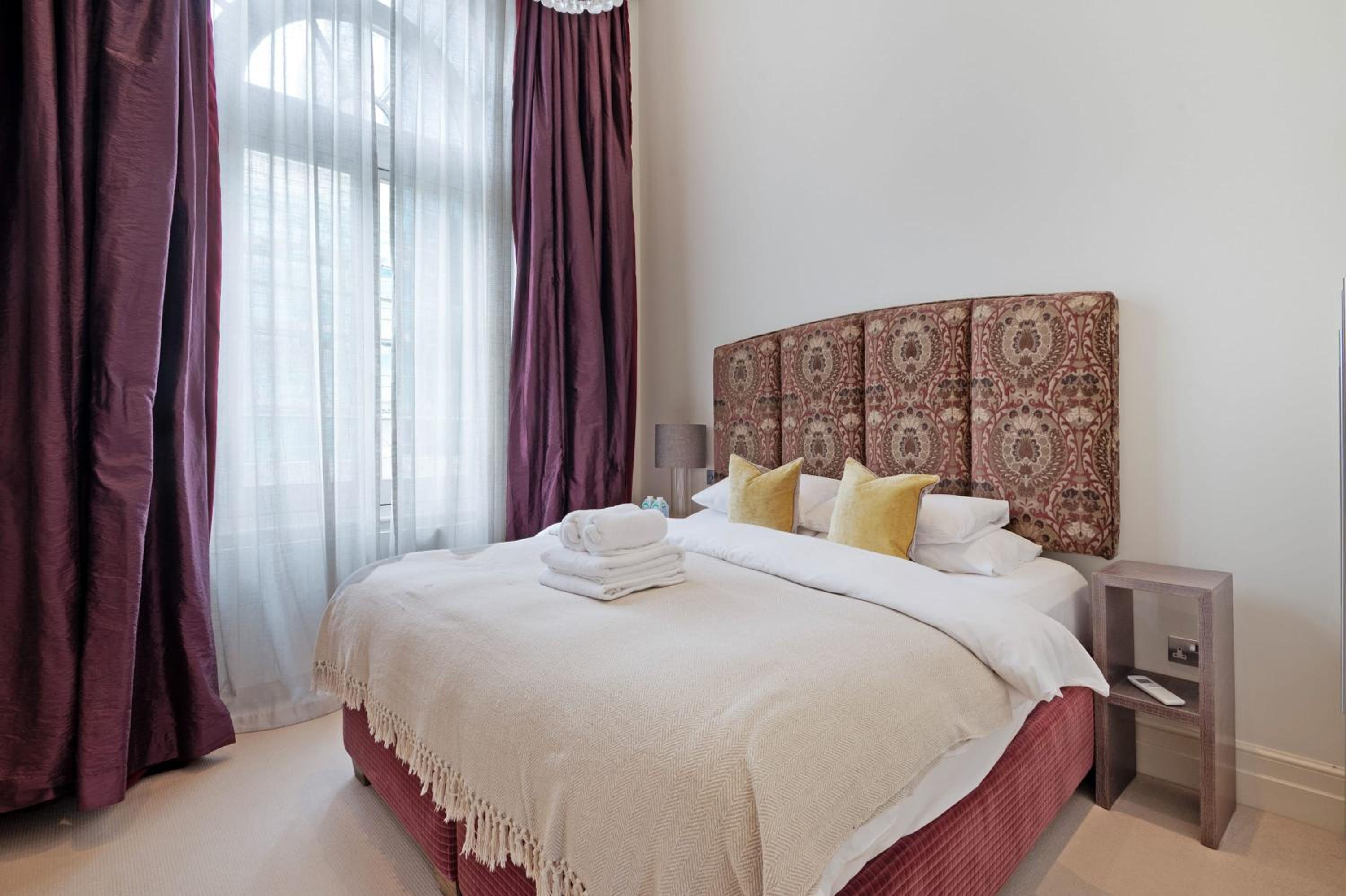 The Artists Hideaway-2 bed mezzanine in Paddington