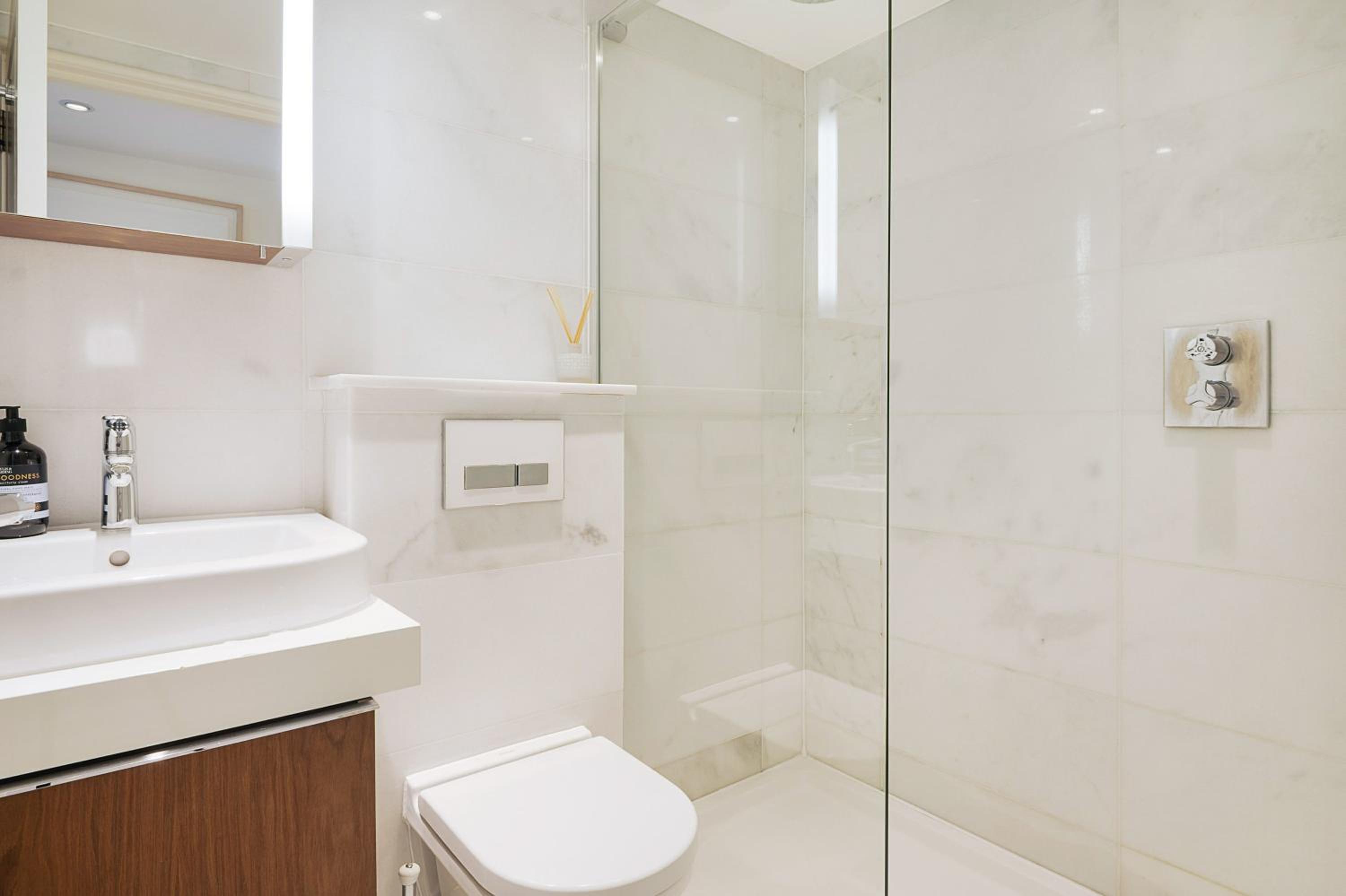 The Artists Hideaway-2 bed mezzanine in Paddington