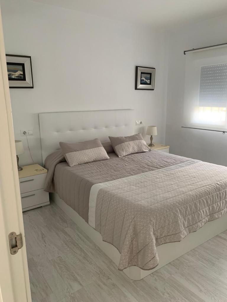 EDIFICIO EL MIRADOR -SITUADO en Playa del Puntal Villaviciosa Primera Linea Playa