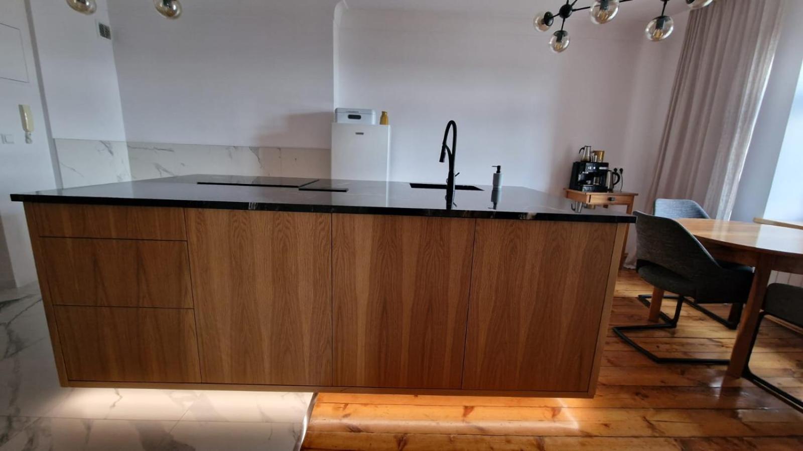 APARTAMENT GRODZKA1, 100 m2 przy przemyskim rynku z widokiem na rynek i panoramę miasta view 3