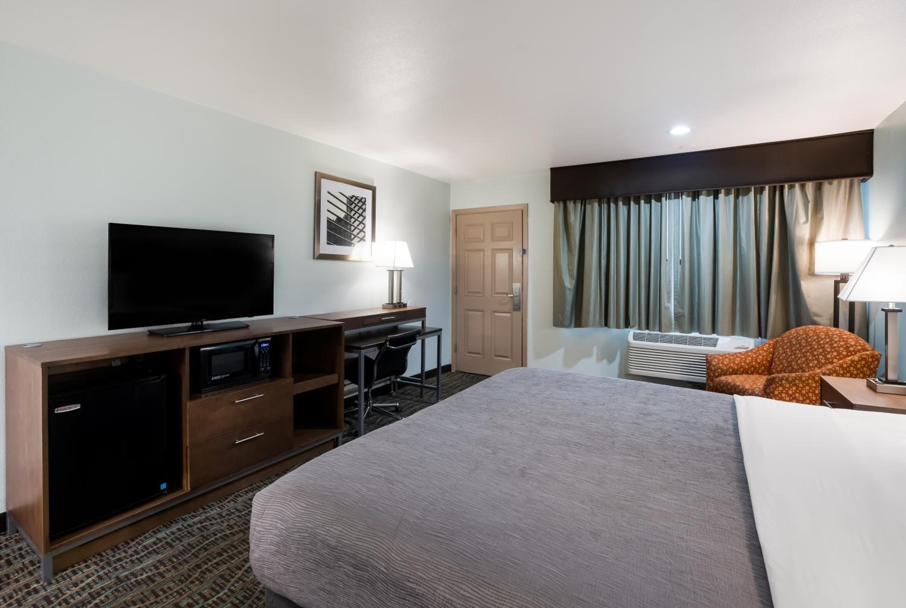 Fairfield Vacations - Quality Inn Fairfield Napa Valley Area - Property Image 5