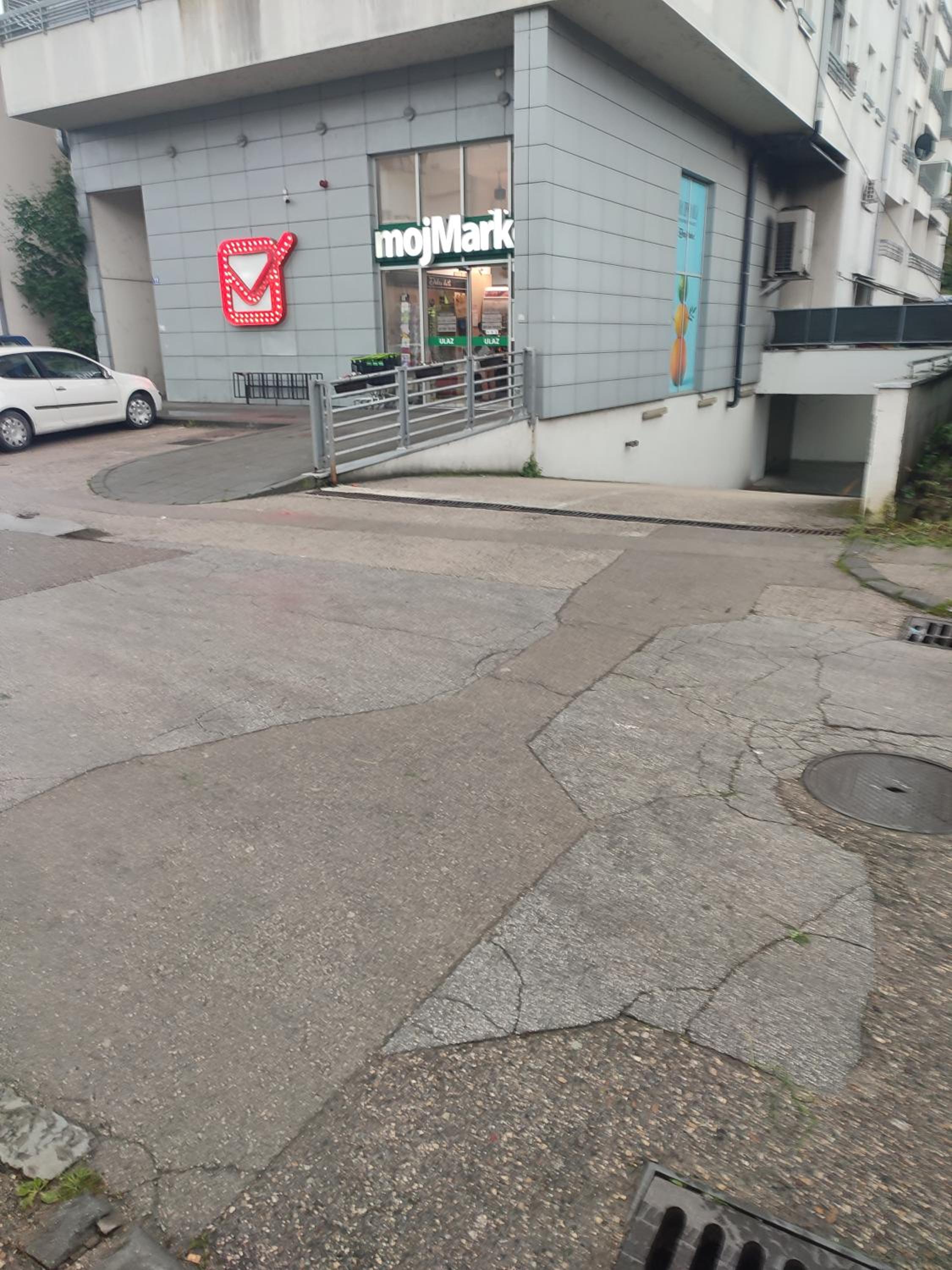 Apartman Green City with garage