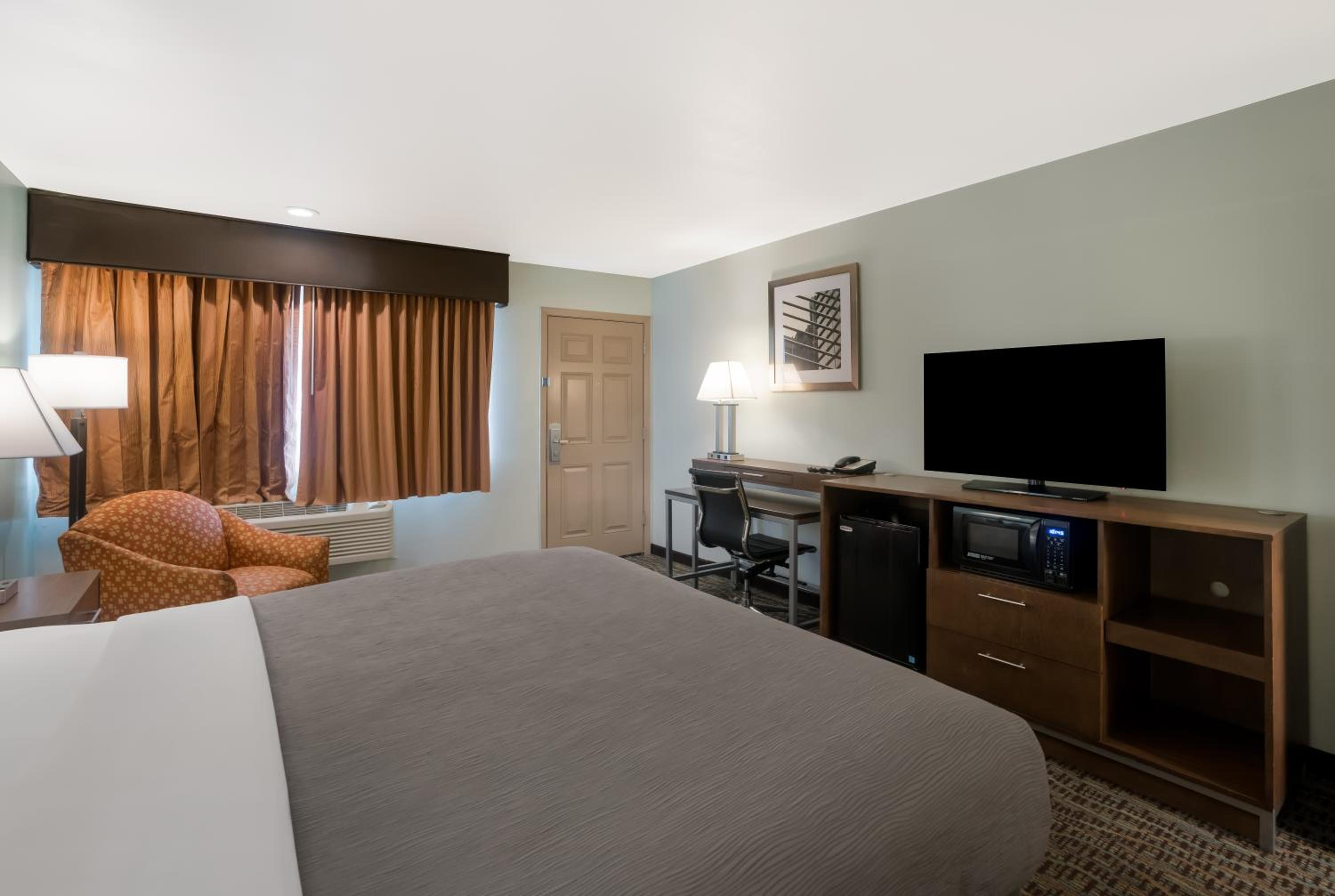 Fairfield Vacations - Quality Inn Fairfield Napa Valley Area - Property Image 4