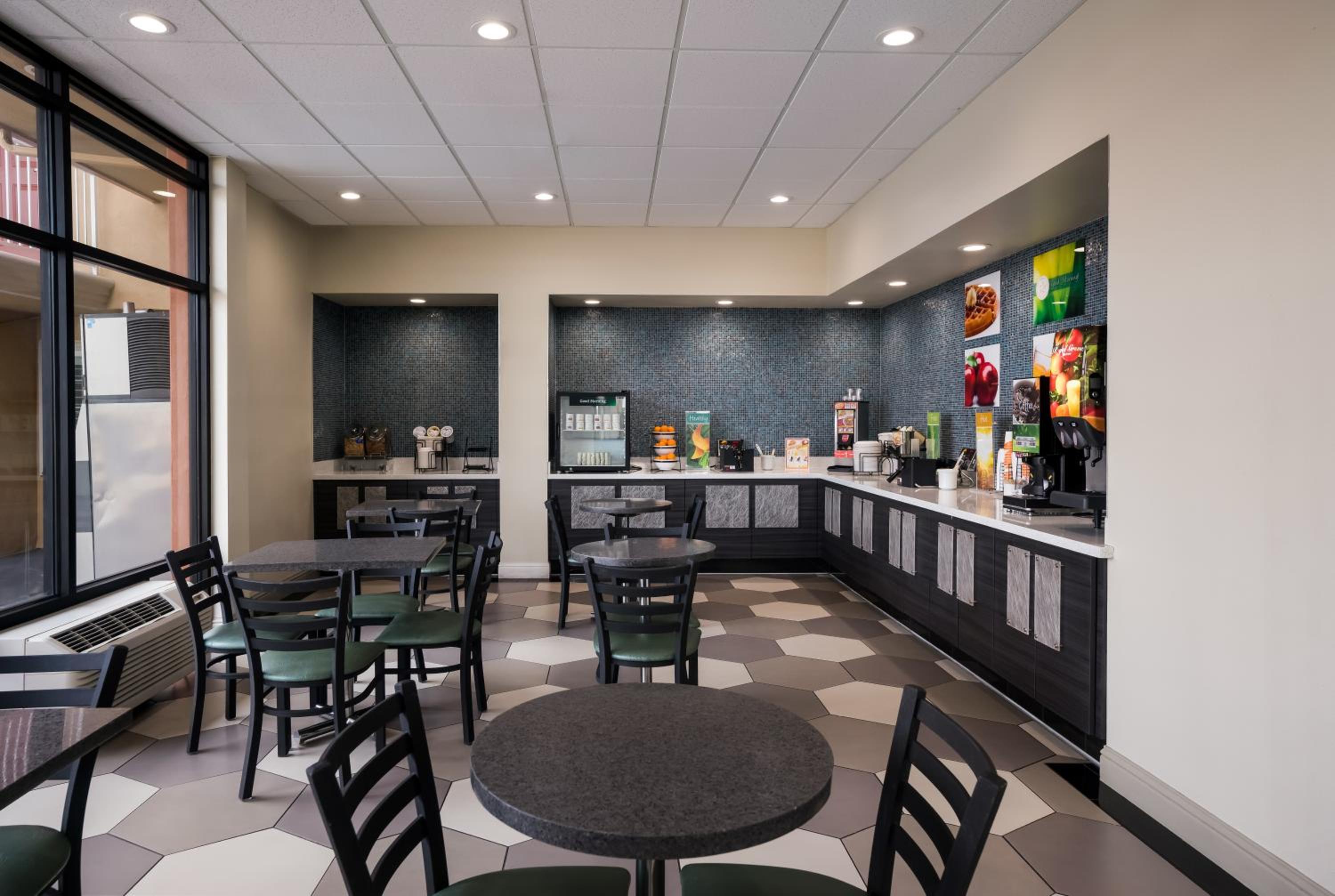 Fairfield Vacations - Quality Inn Fairfield Napa Valley Area - Property Image 8