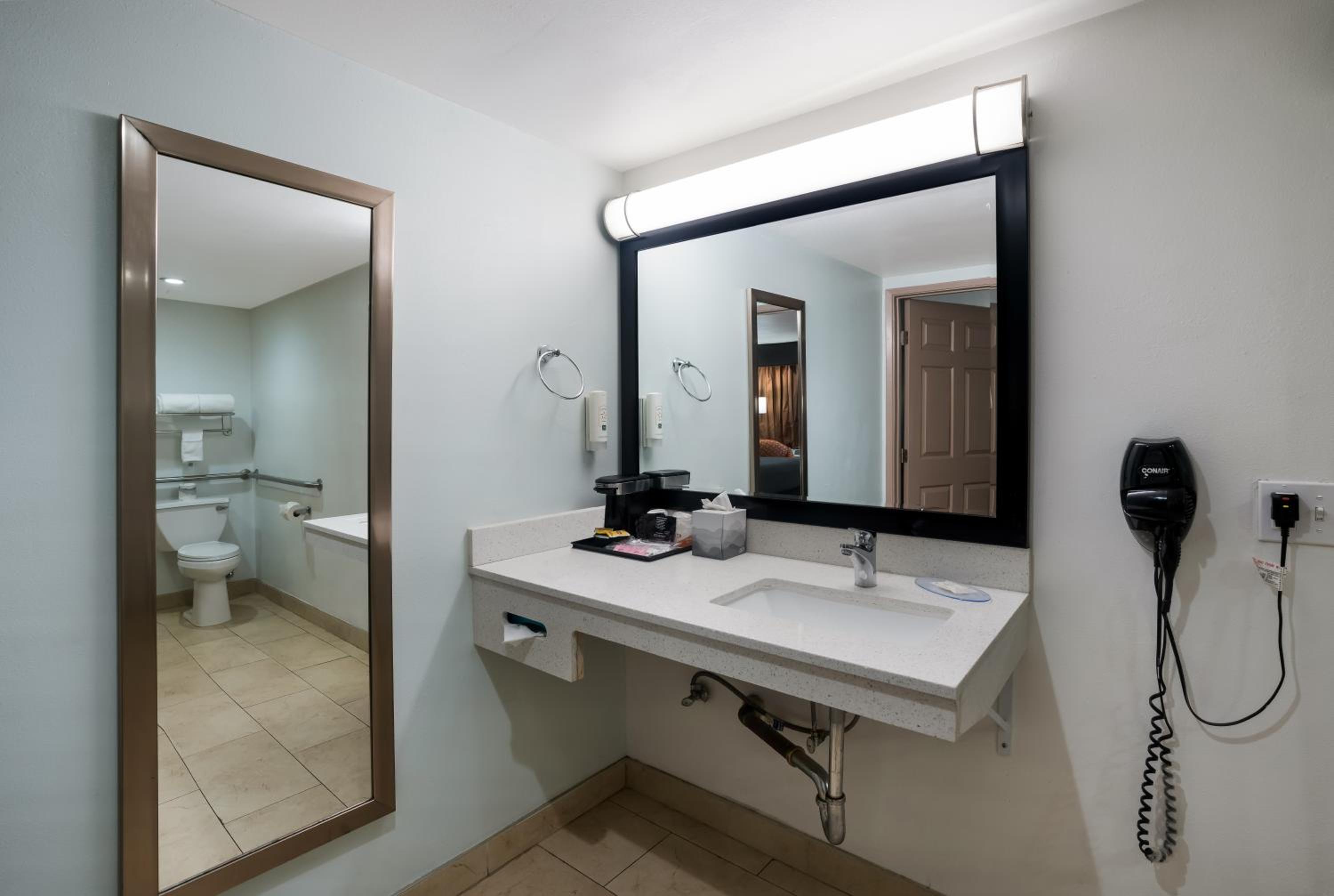 Fairfield Vacations - Quality Inn Fairfield Napa Valley Area - Property Image 12