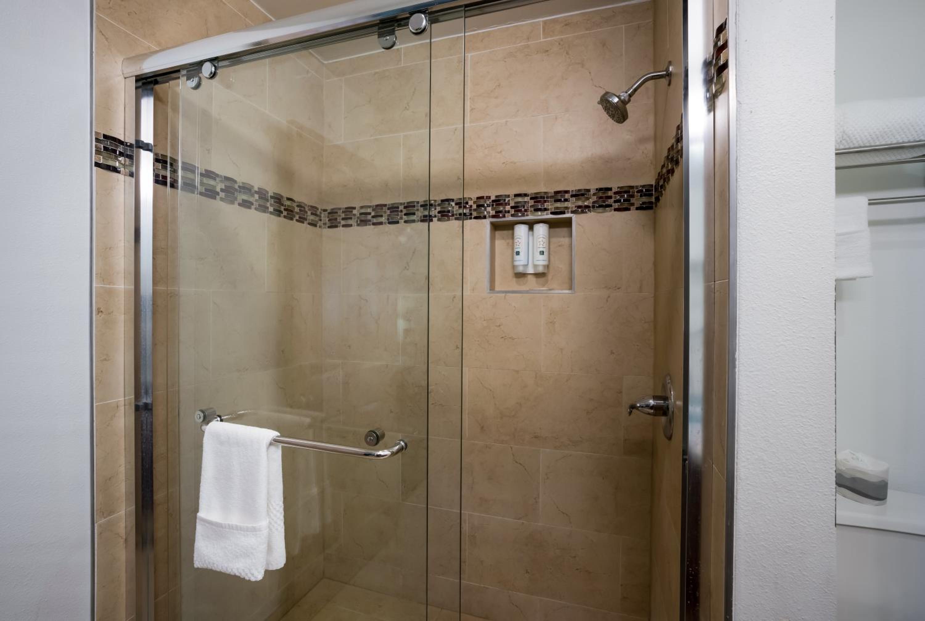 Fairfield Vacations - Quality Inn Fairfield Napa Valley Area - Property Image 1