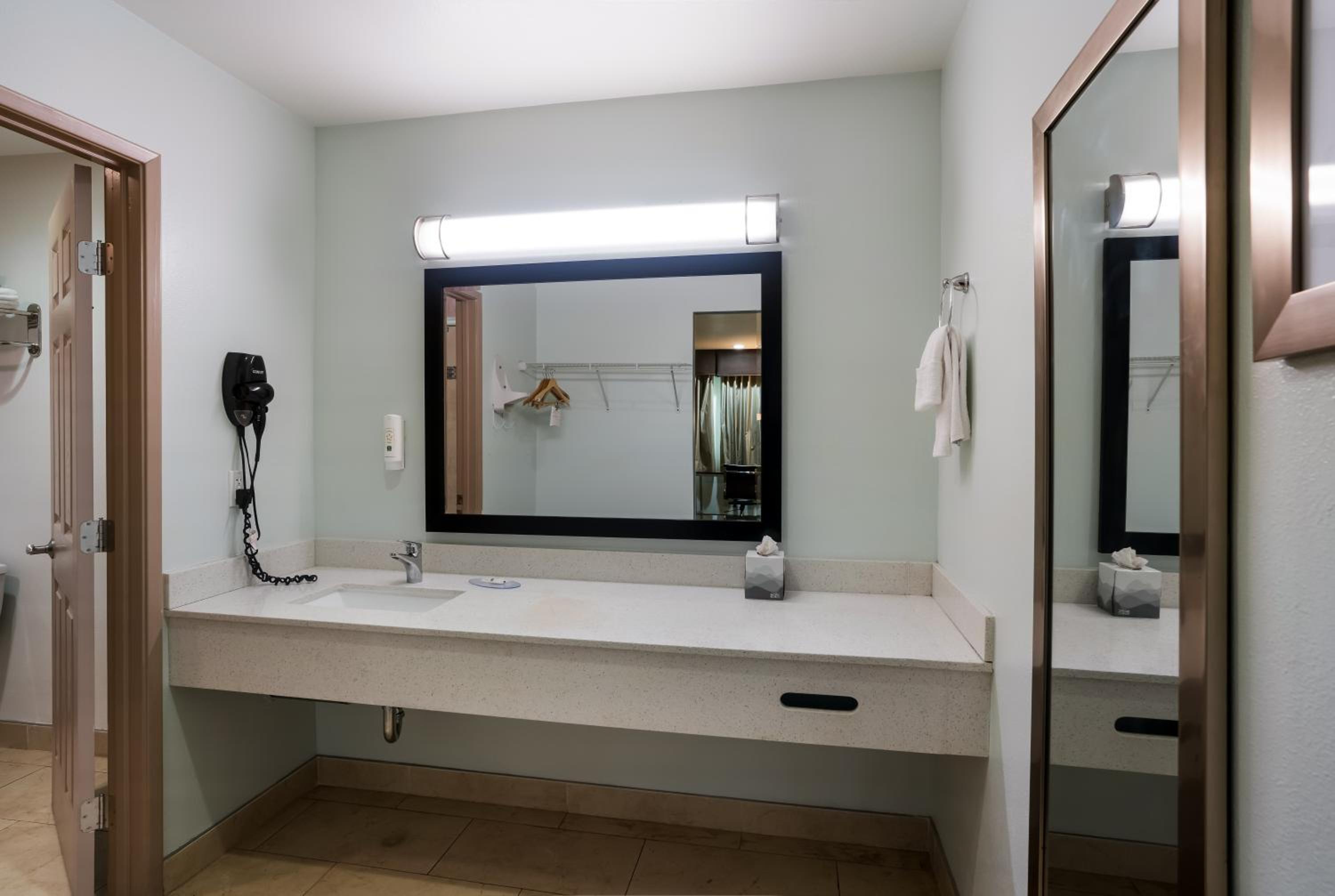 Fairfield Vacations - Quality Inn Fairfield Napa Valley Area - Property Image 30