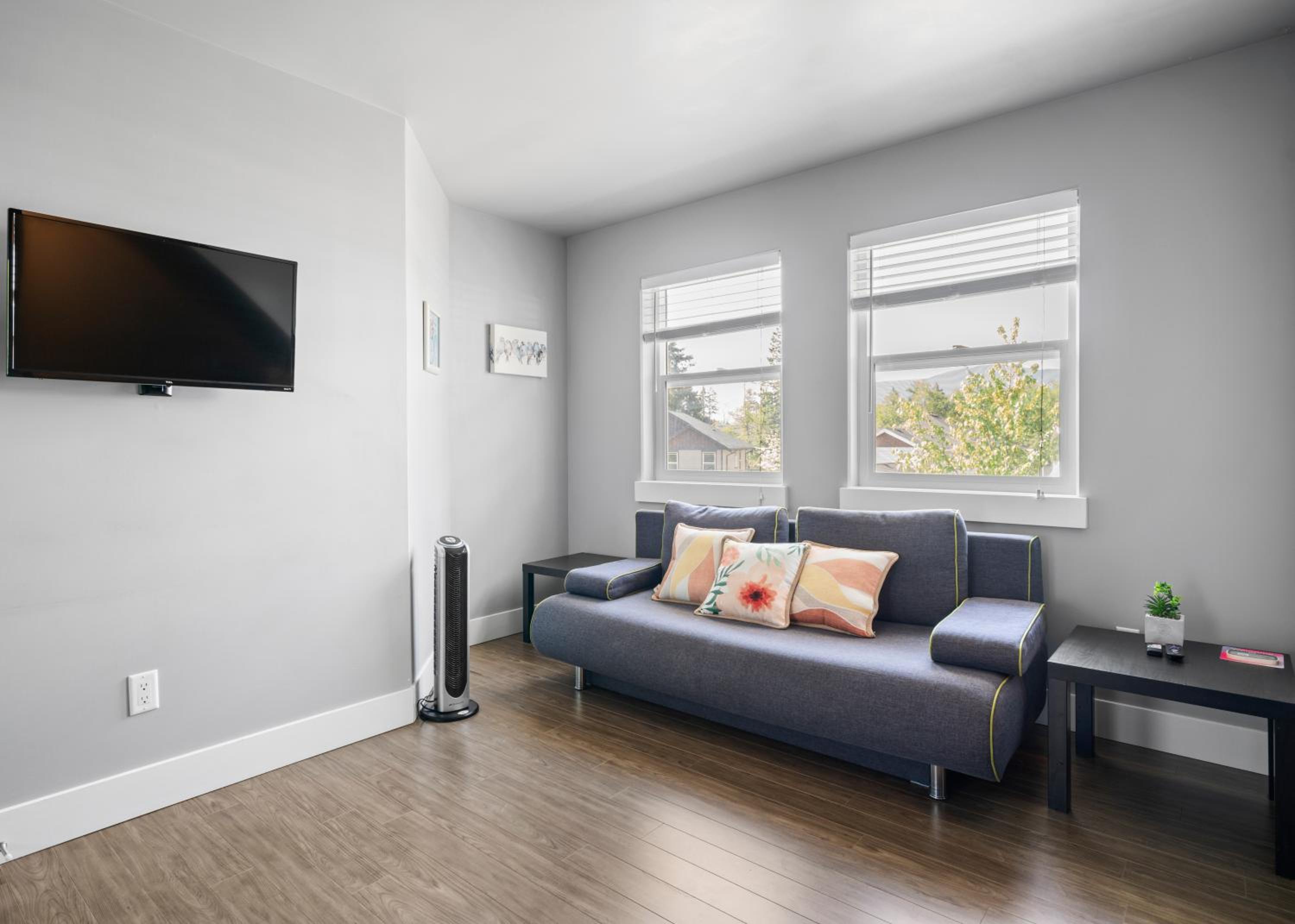 Separate Suite in Prestigious Linley Valley view 3