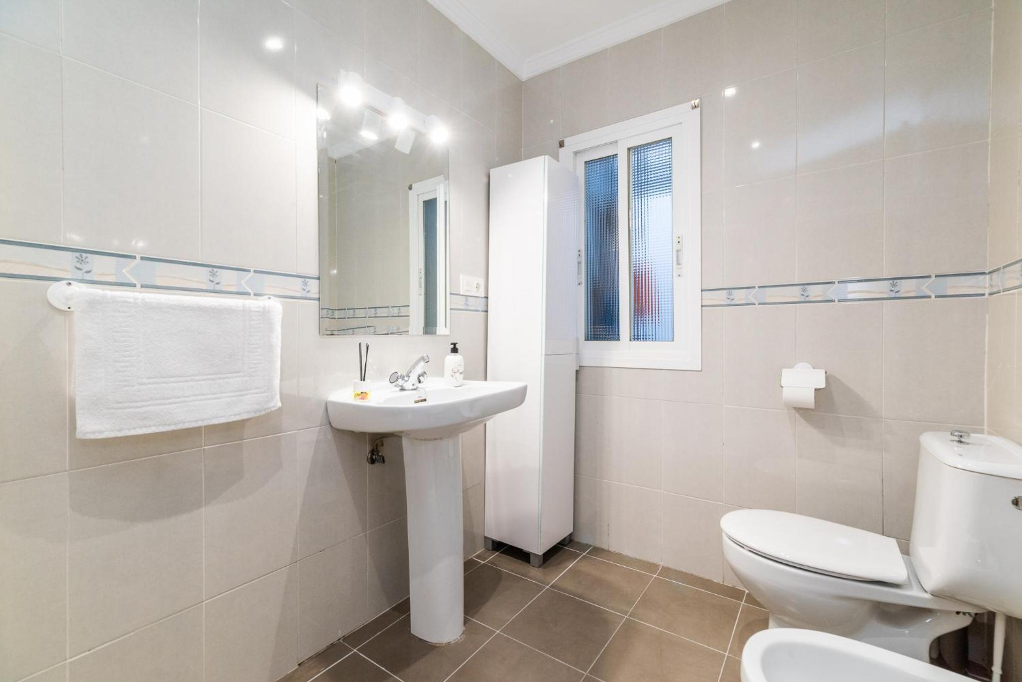 Apartamento junto a Plaza Toros y Hospitales con Parking Gratis