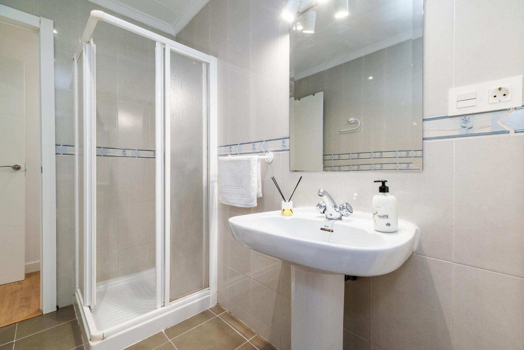 Apartamento junto a Plaza Toros y Hospitales con Parking Gratis