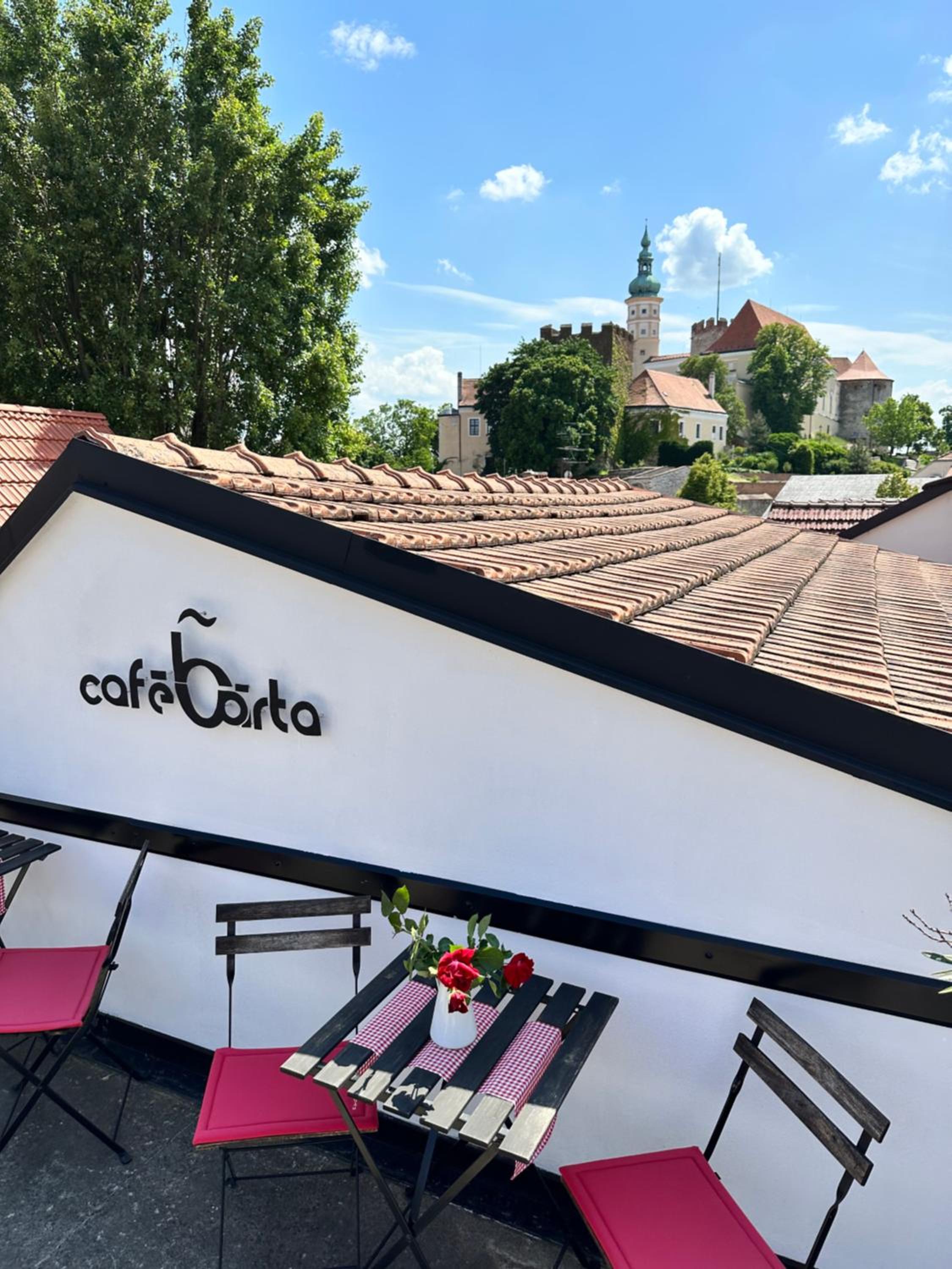 Penzion, vinný sklep a café Bárta