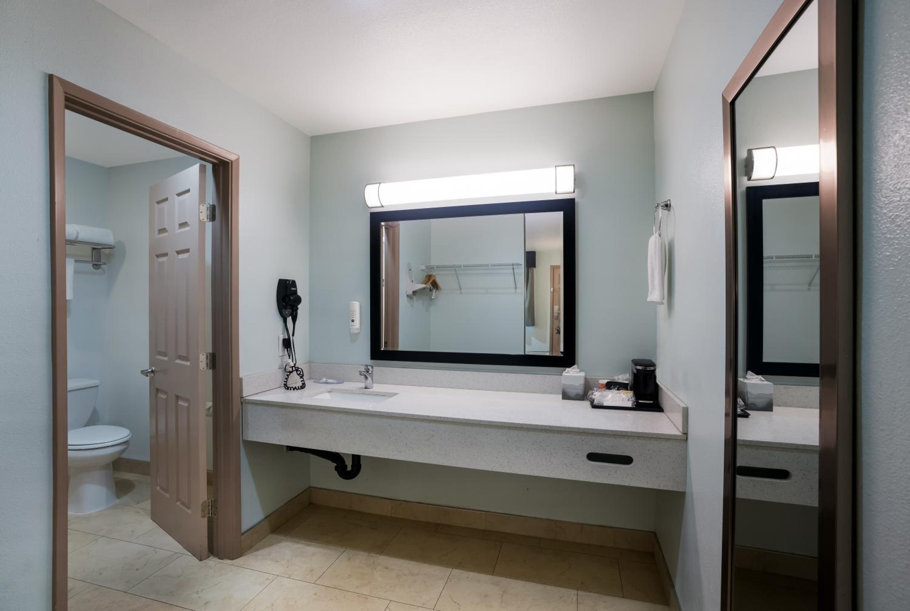 Fairfield Vacations - Quality Inn Fairfield Napa Valley Area - Property Image 44