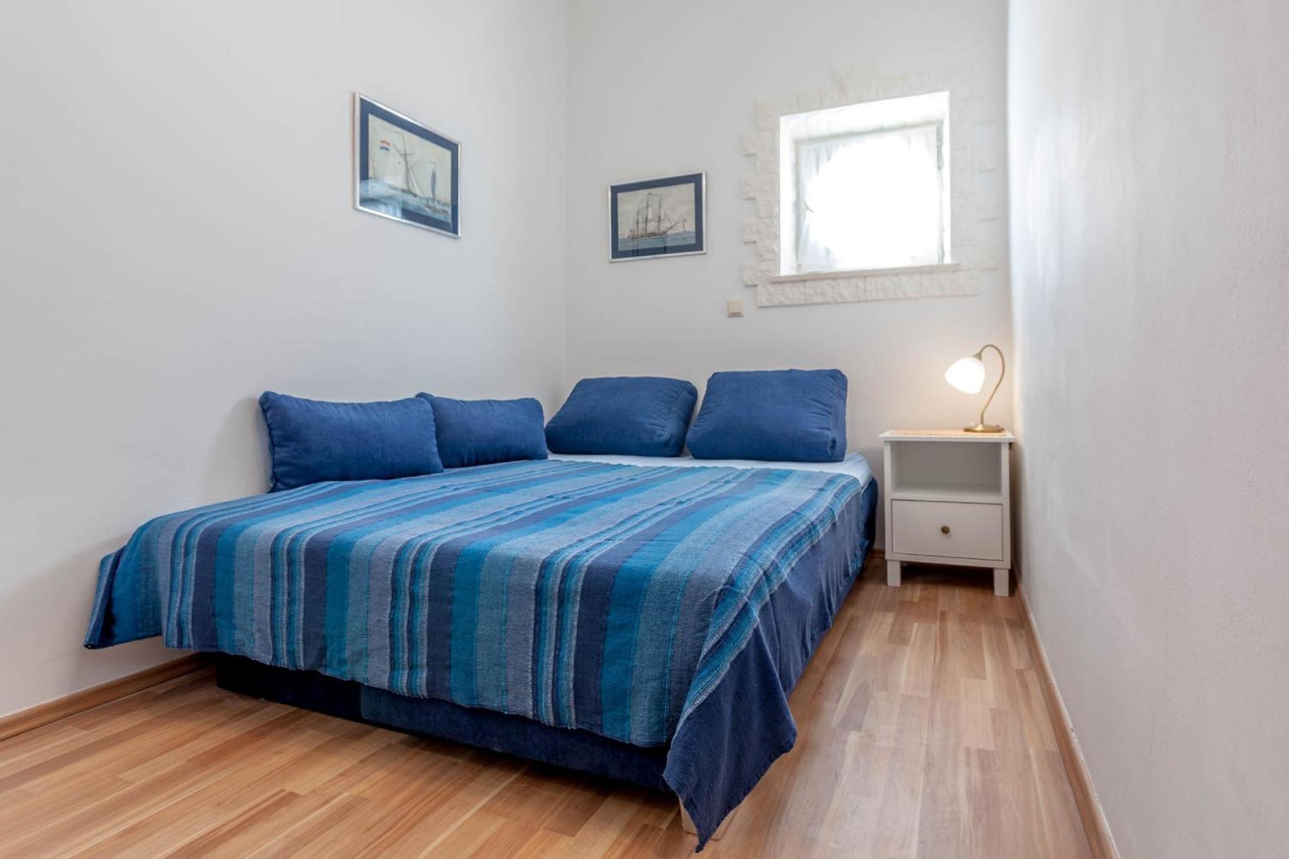 Chic Apartment in Center view 4