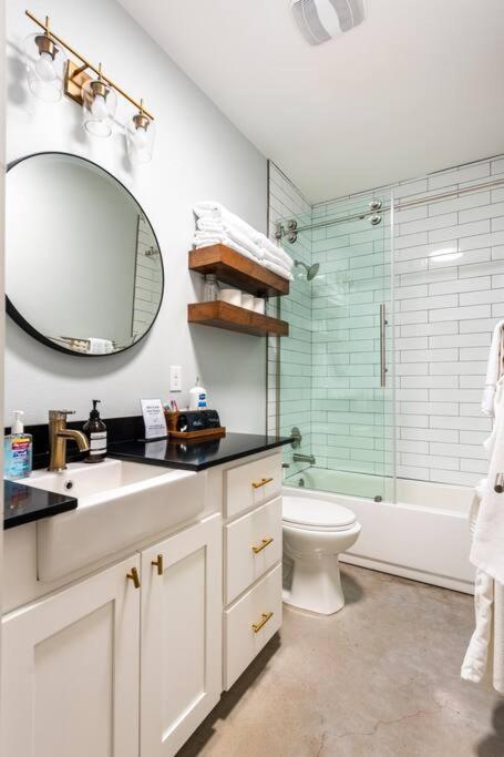 Downtown Modern Farmhouse-Pool- Sleeps 12 view 4