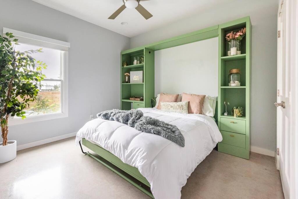 Downtown Modern Farmhouse-Pool- Sleeps 12 view 3