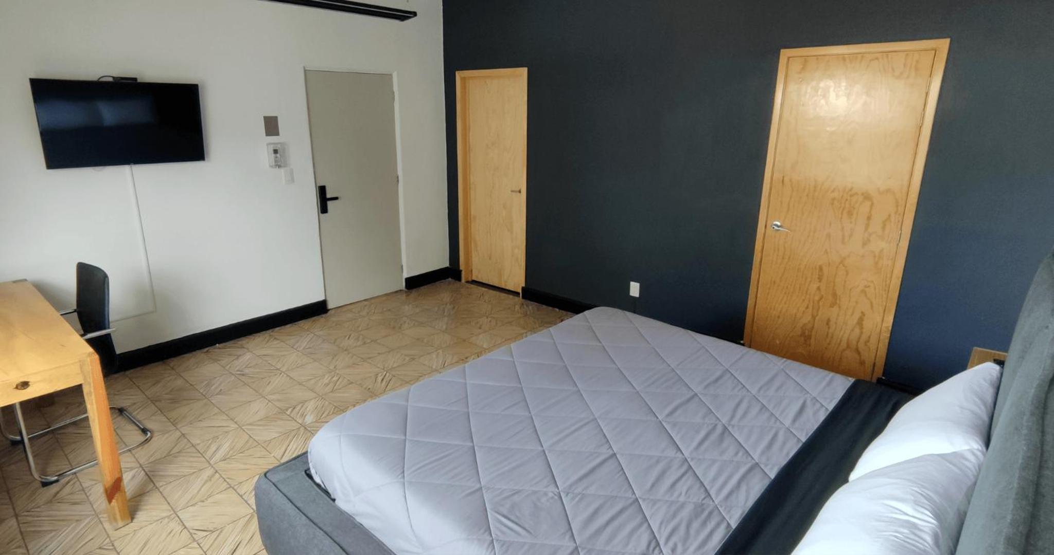 Habitaciones privadas con baño propio en una zona segura y céntrica de Guadalajara.
