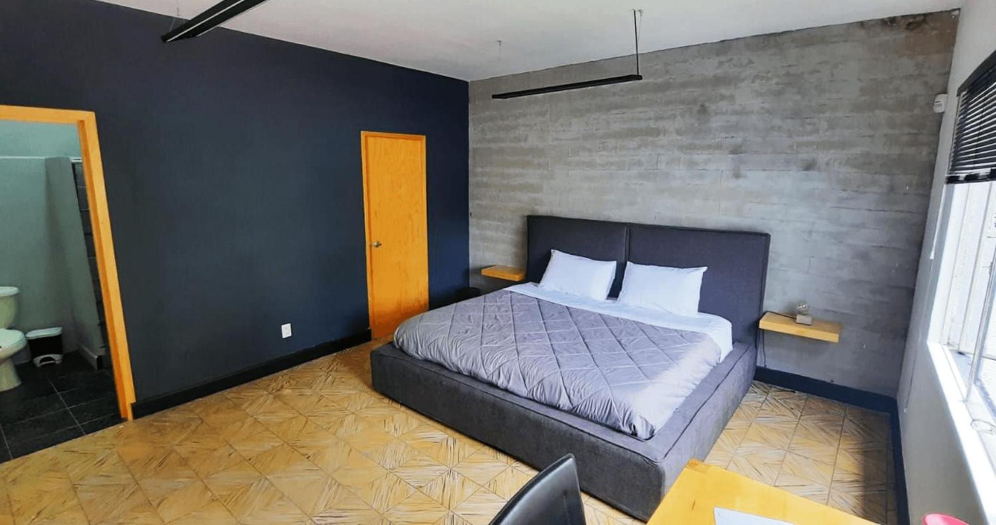 Habitaciones privadas con baño propio en una zona segura y céntrica de Guadalajara.
