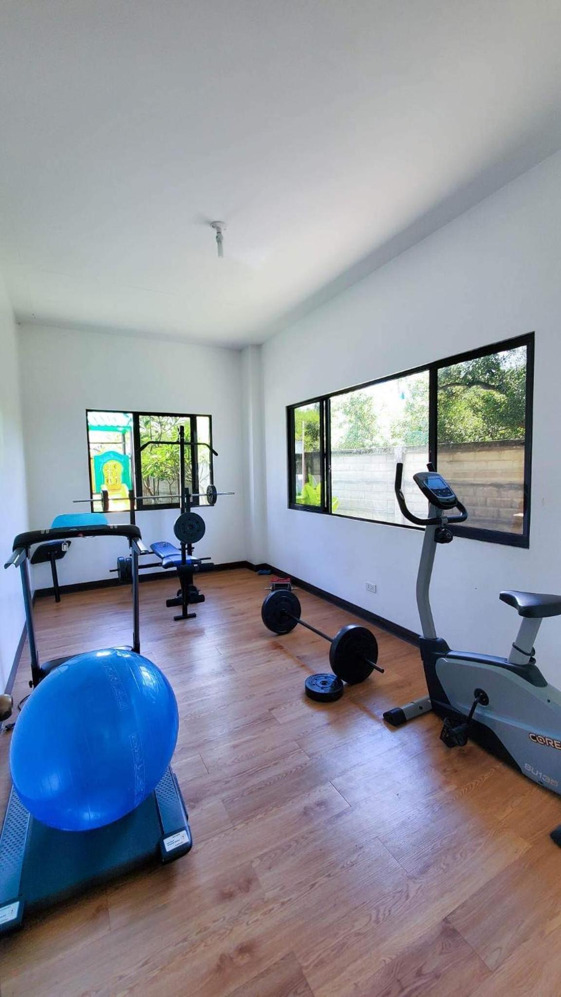 Cozy almond drive condo in cebu view 4