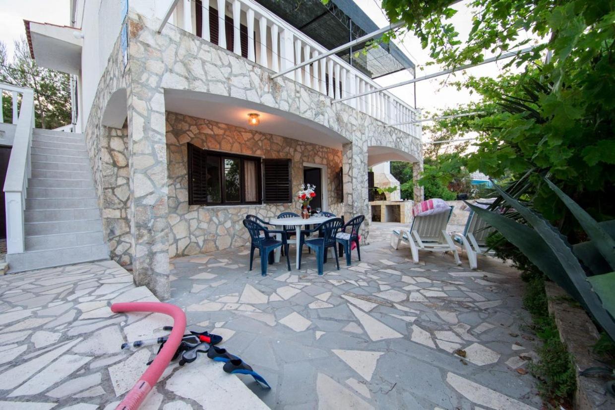 Silver Beach Apartments Vis view 2