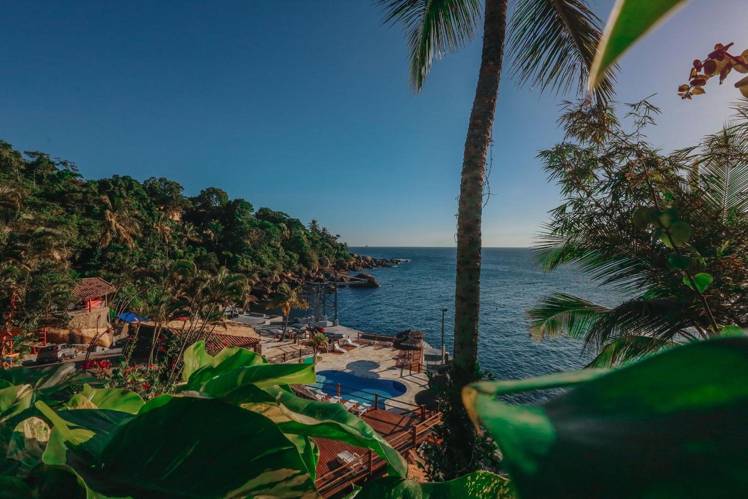 60m² | 2 suites | Seafront | Gated community