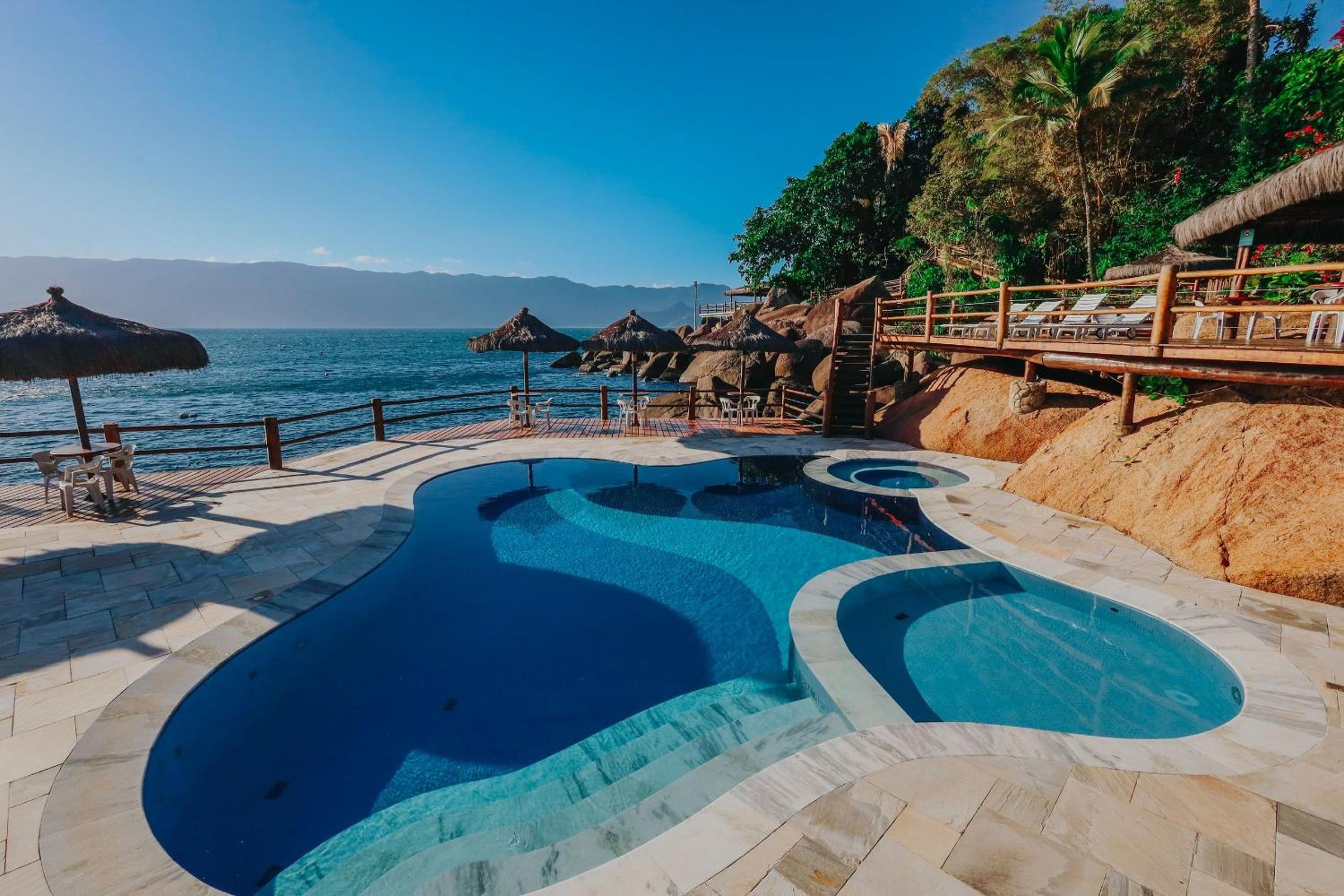 60m² | 2 suites | Seafront | Gated community