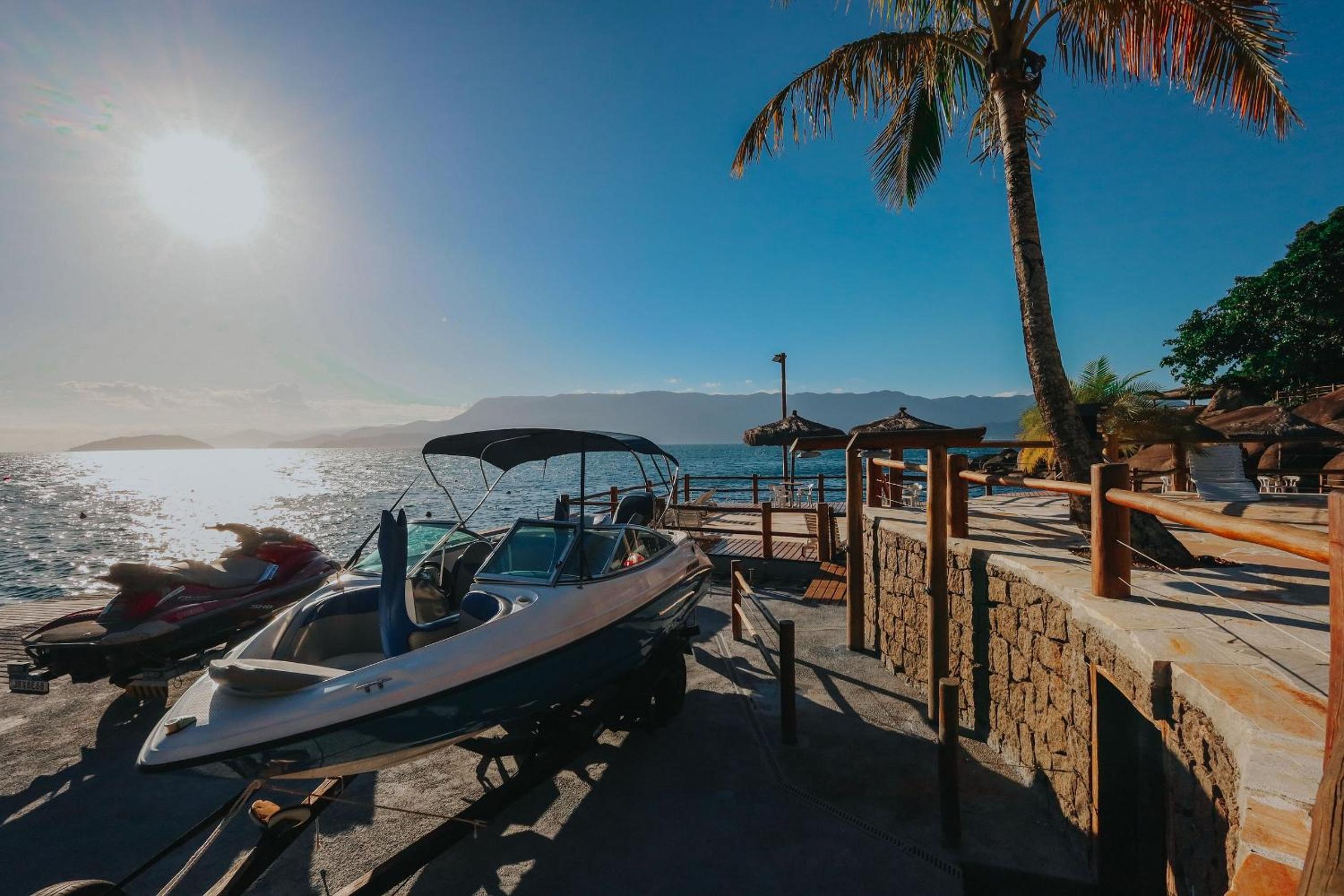60m² | 2 suites | Seafront | Gated community
