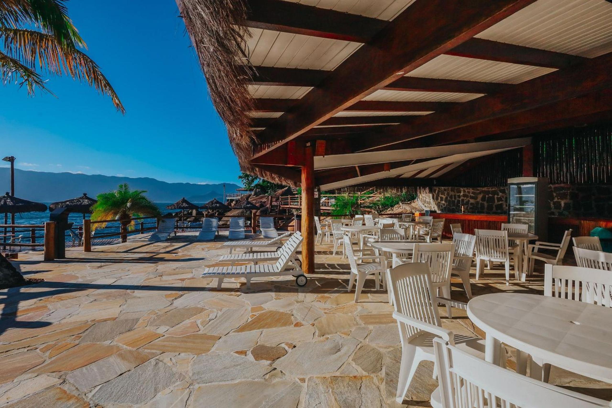 60m² | 2 suites | Seafront | Gated community