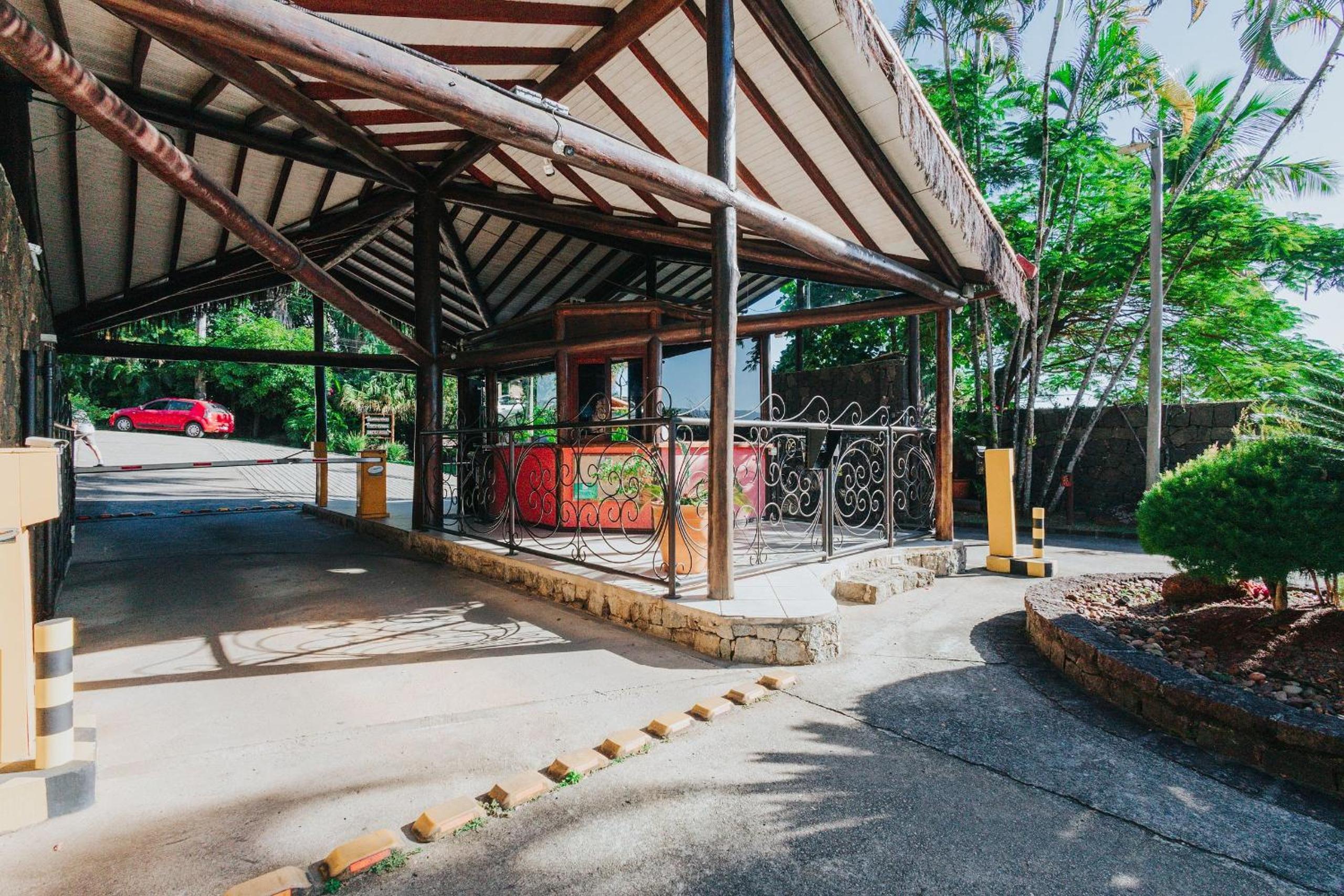 60m² | 2 suites | Seafront | Gated community