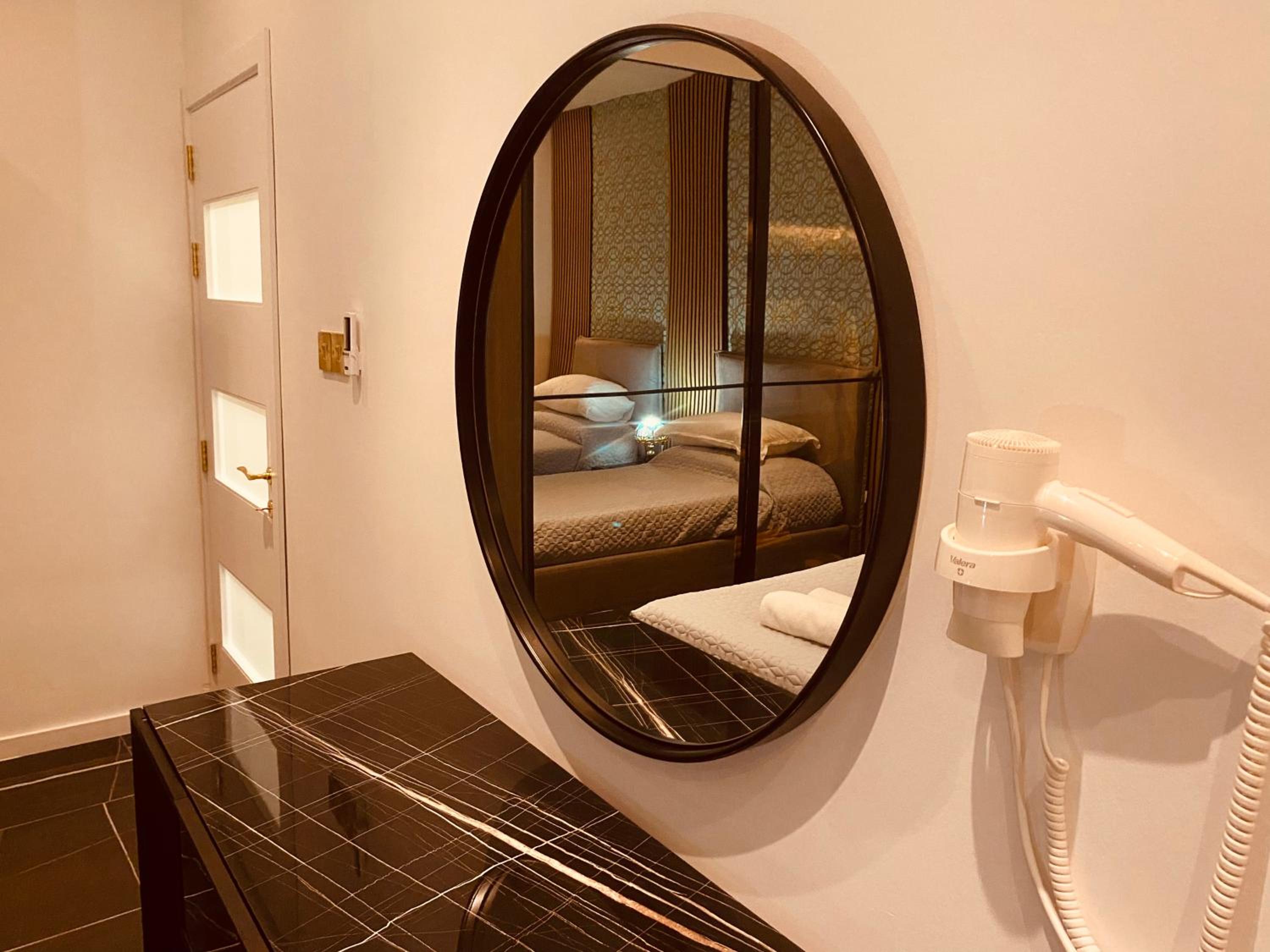Azure Gold Apartment