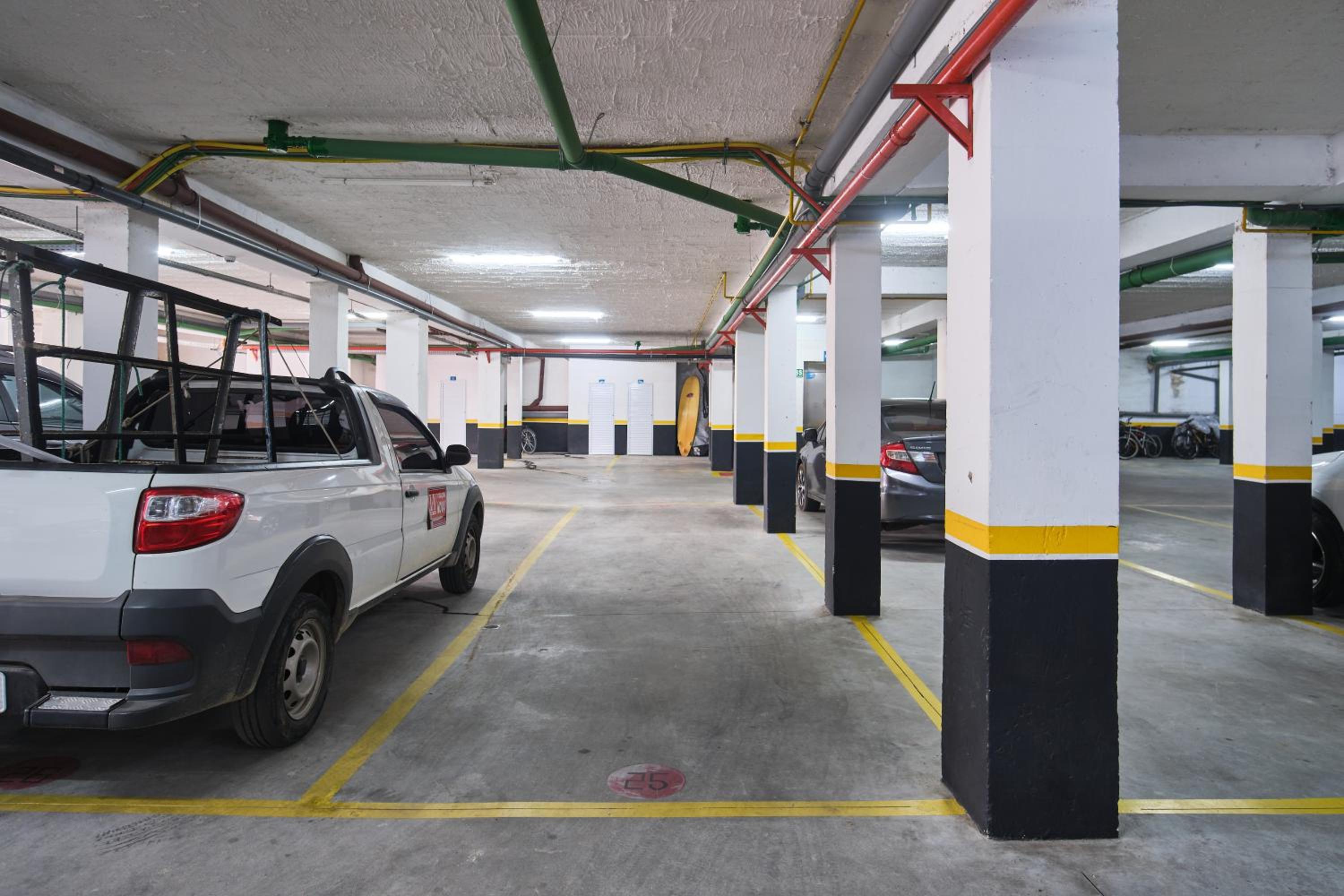 Dois Quartos, Sacada com Churrasqueira, a 400 MTS do Projeto Tamar e 800 MTS do Aquário