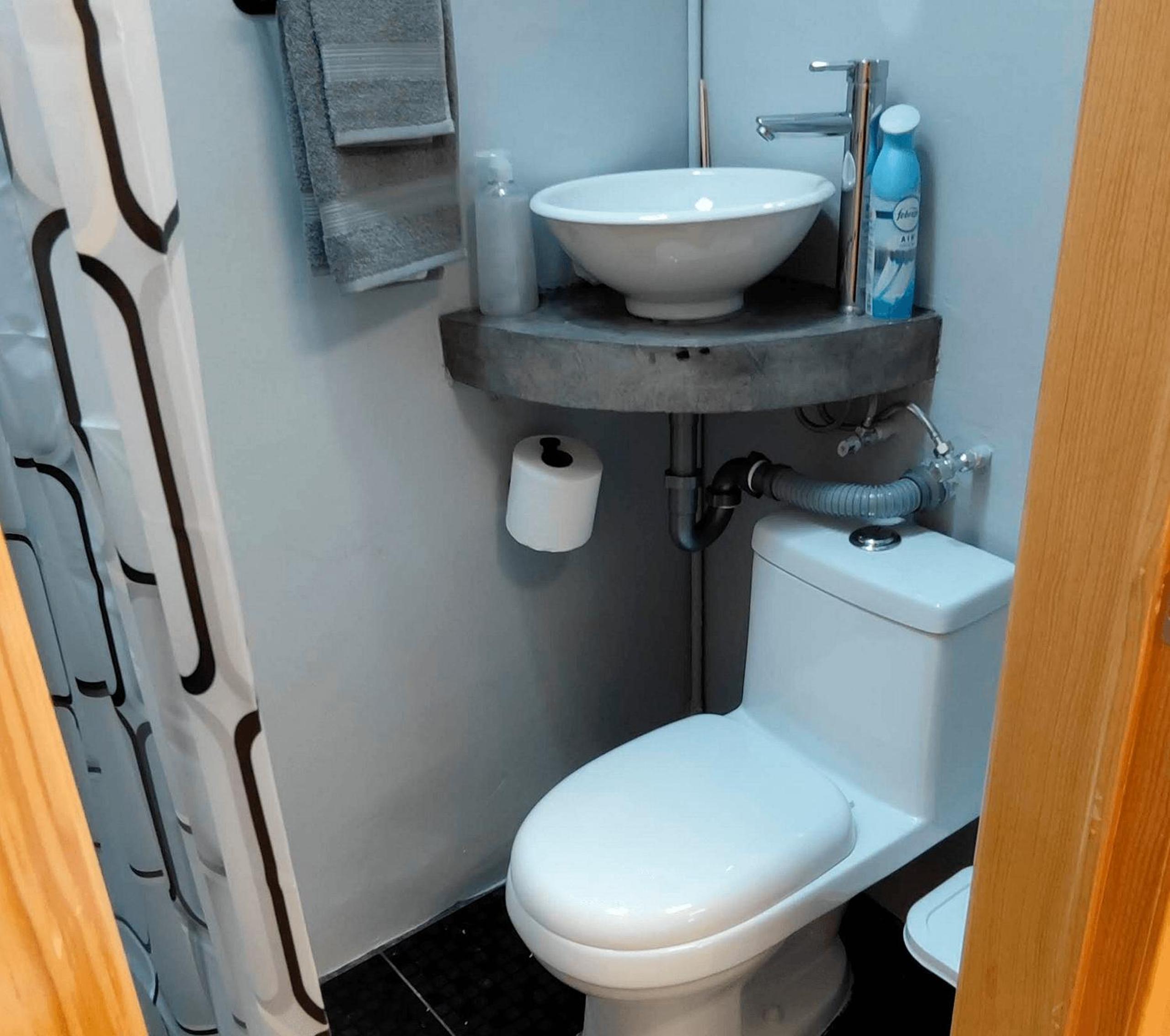 Habitaciones privadas con baño propio en una zona segura y céntrica de Guadalajara.