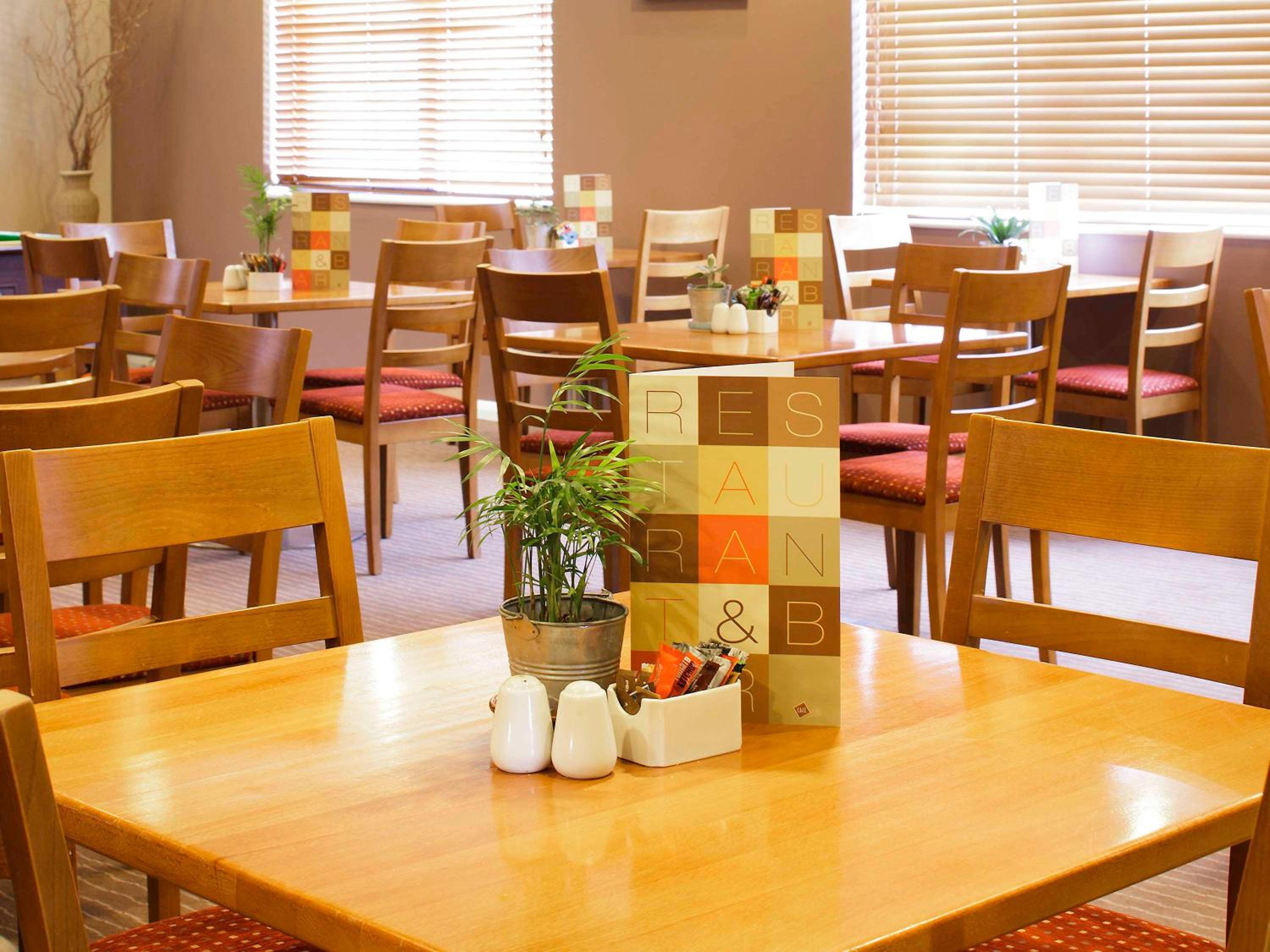Chesterfield Vacations - ibis Chesterfield Centre - Market Town - Property Image 4