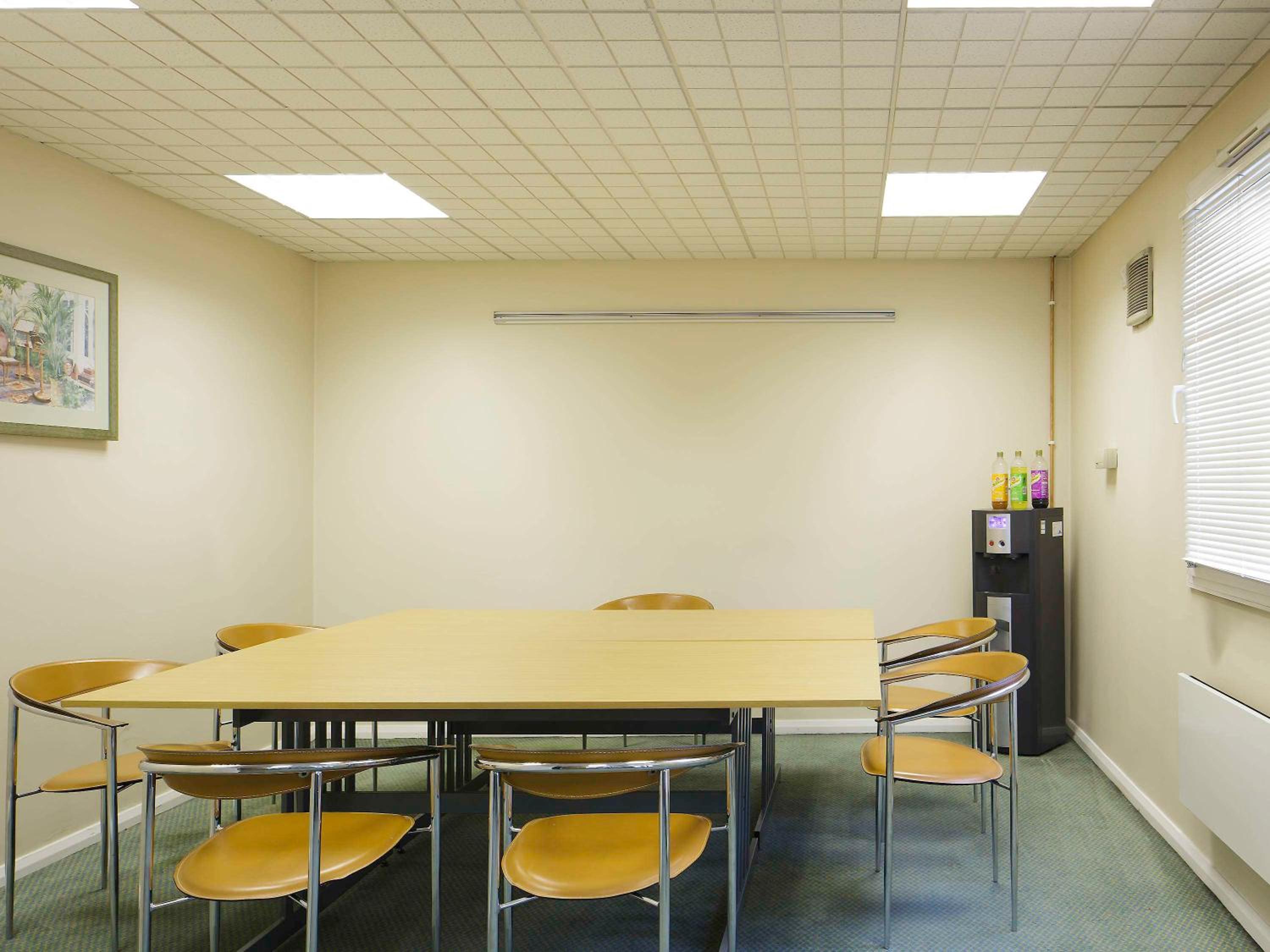 Chesterfield Vacations - ibis Chesterfield Centre - Market Town - Property Image 2